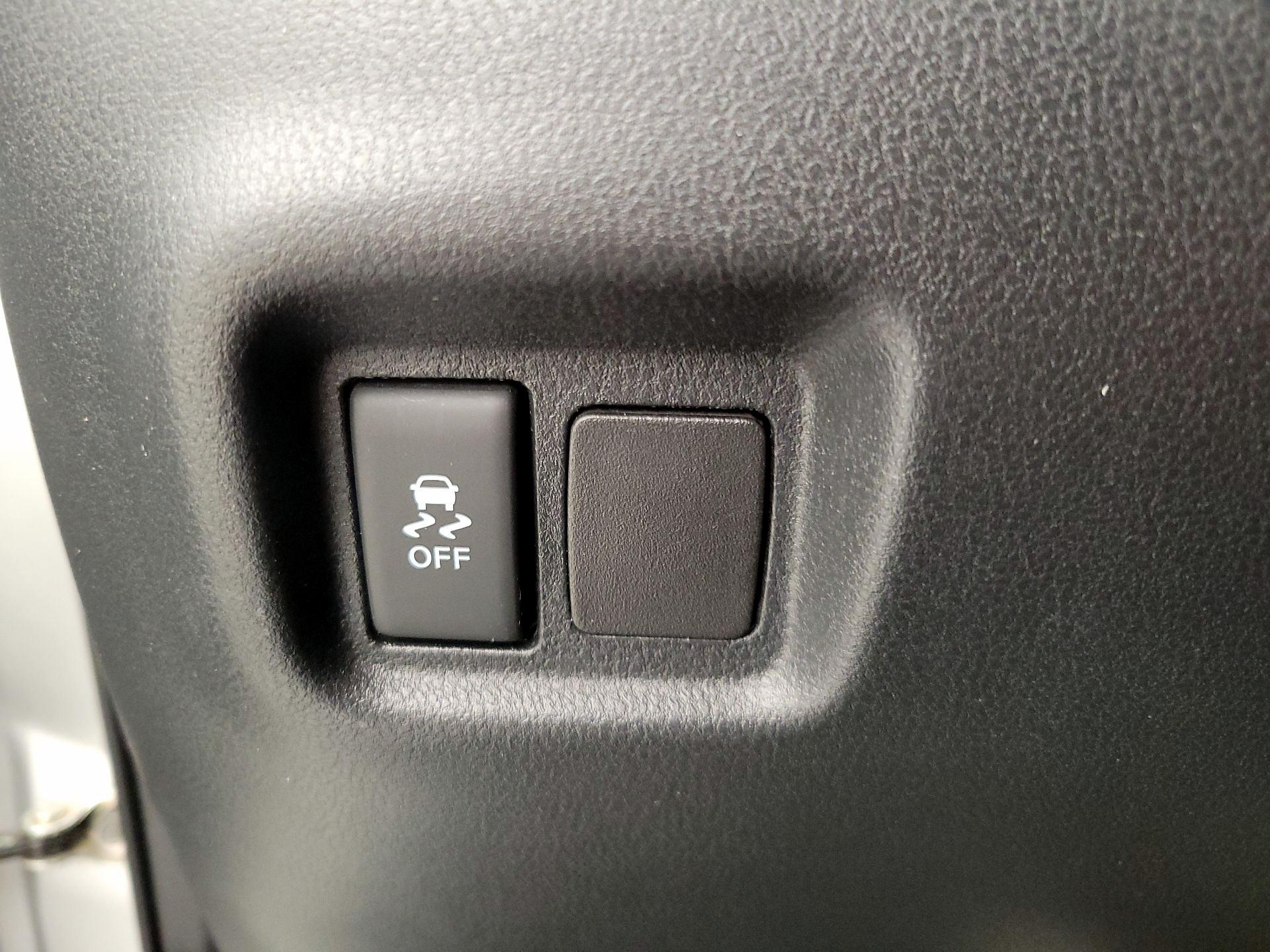 Thumbnail: 2016 Nissan Versa Note - 13