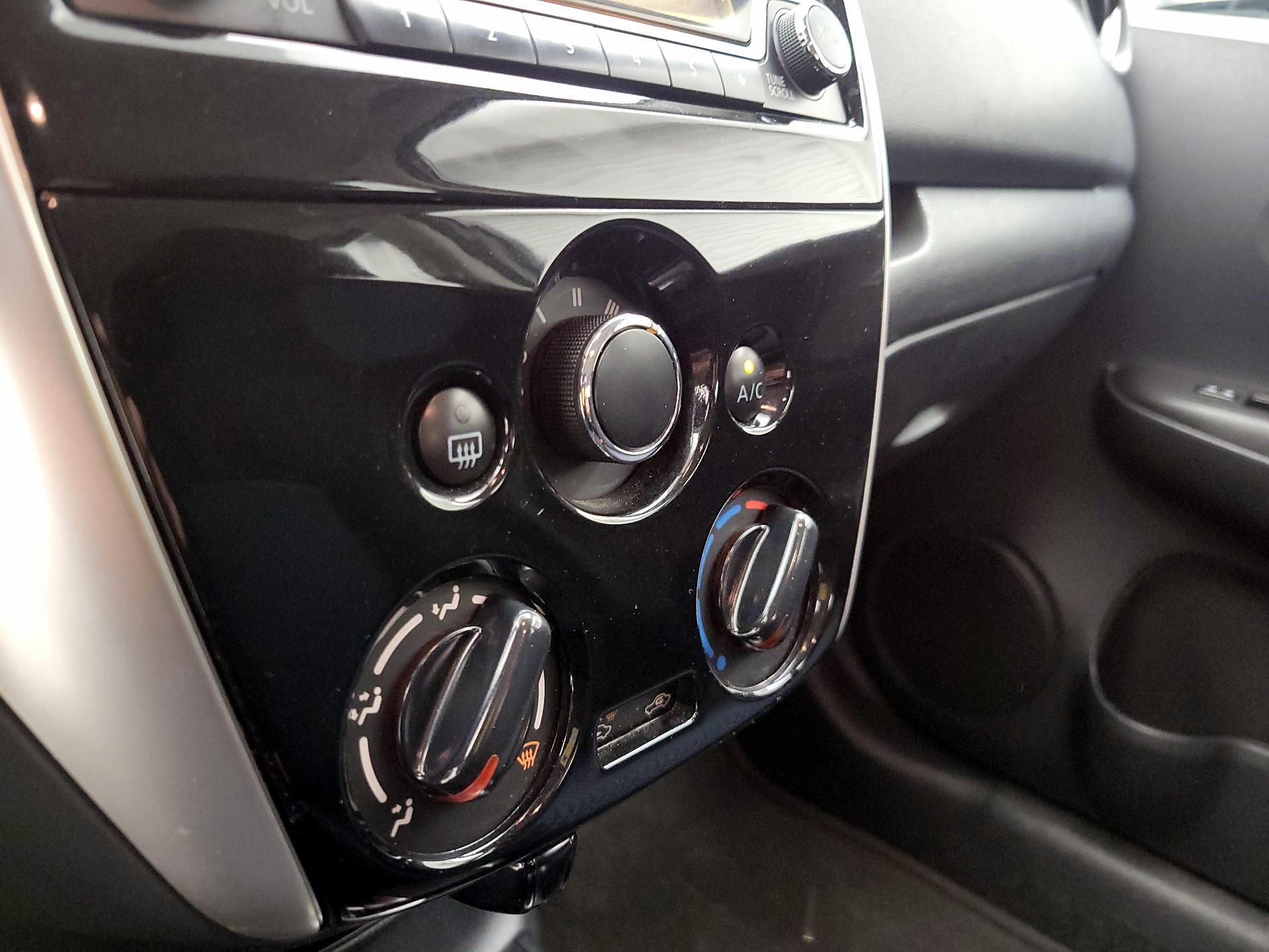 Thumbnail: 2016 Nissan Versa Note - 16