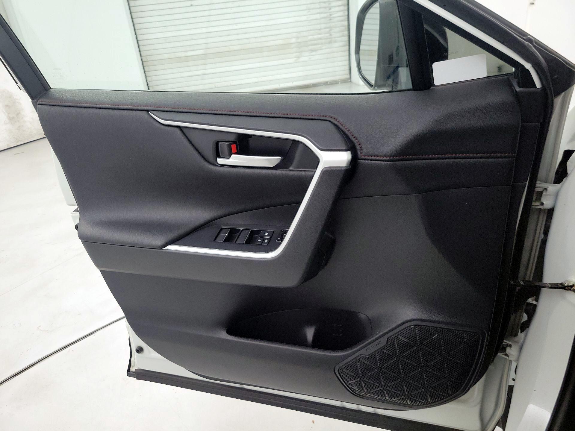 Thumbnail: 2021 Toyota RAV4 - 12