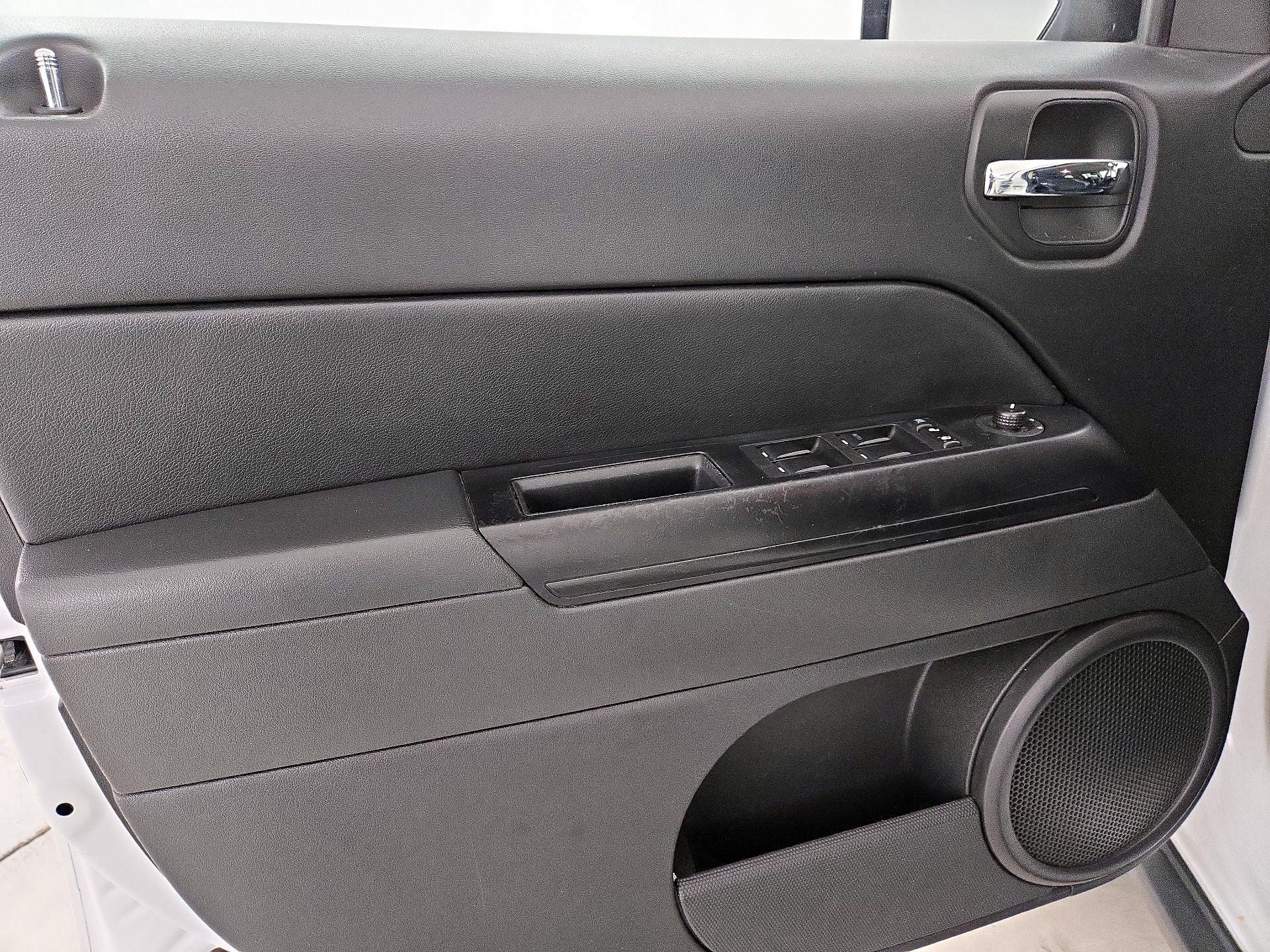 Thumbnail: 2016 Jeep Patriot - 12