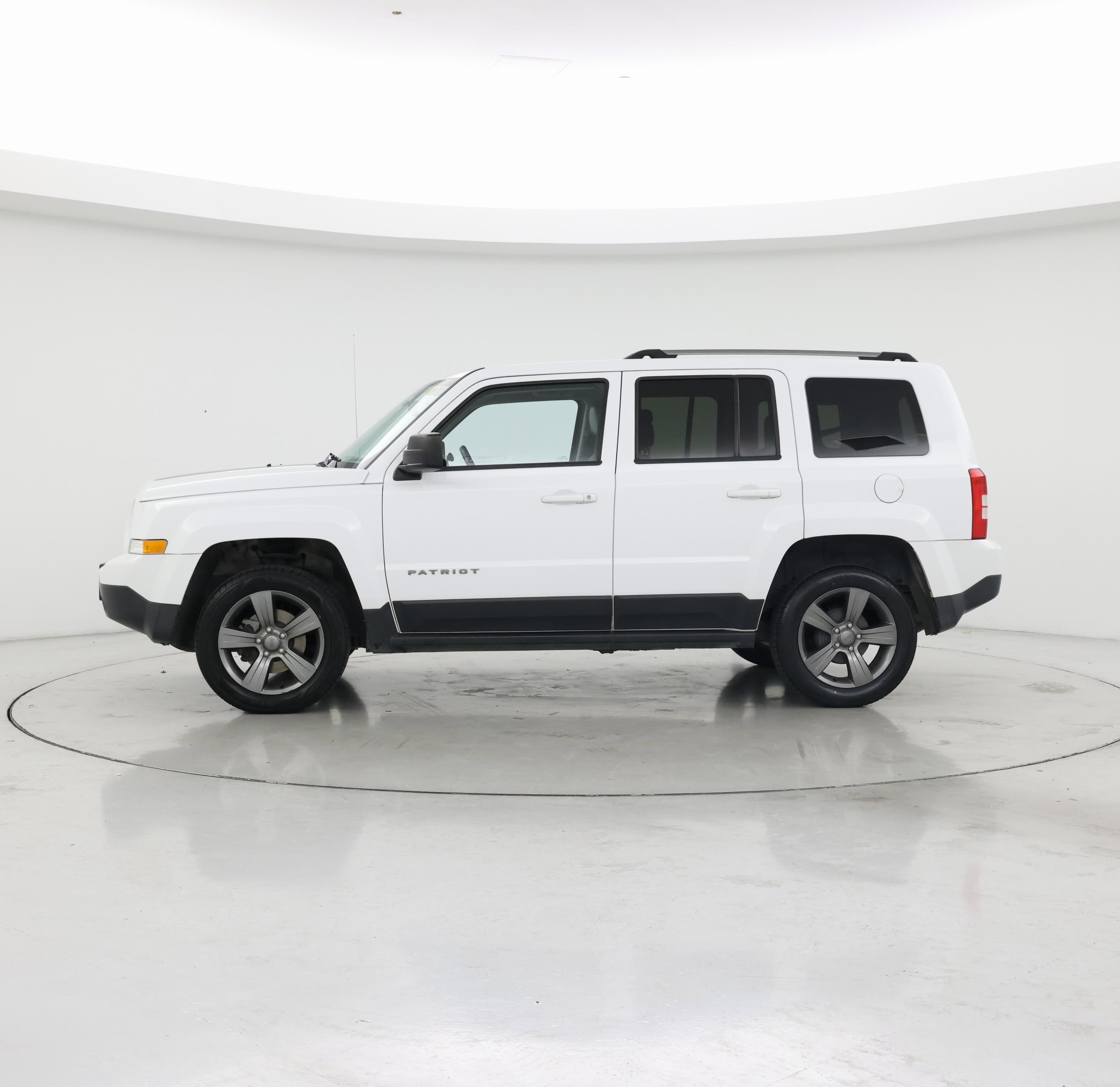 Thumbnail: 2016 Jeep Patriot - 3