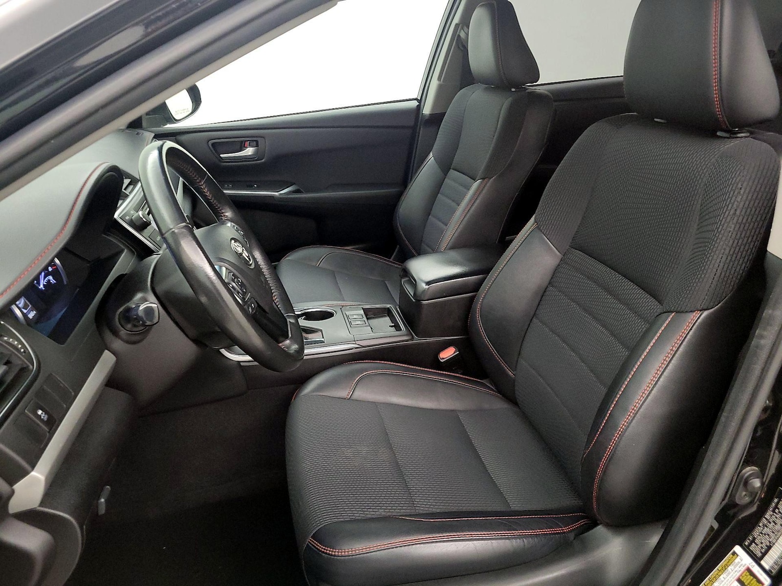 2017 Toyota Camry SE - Photo 12