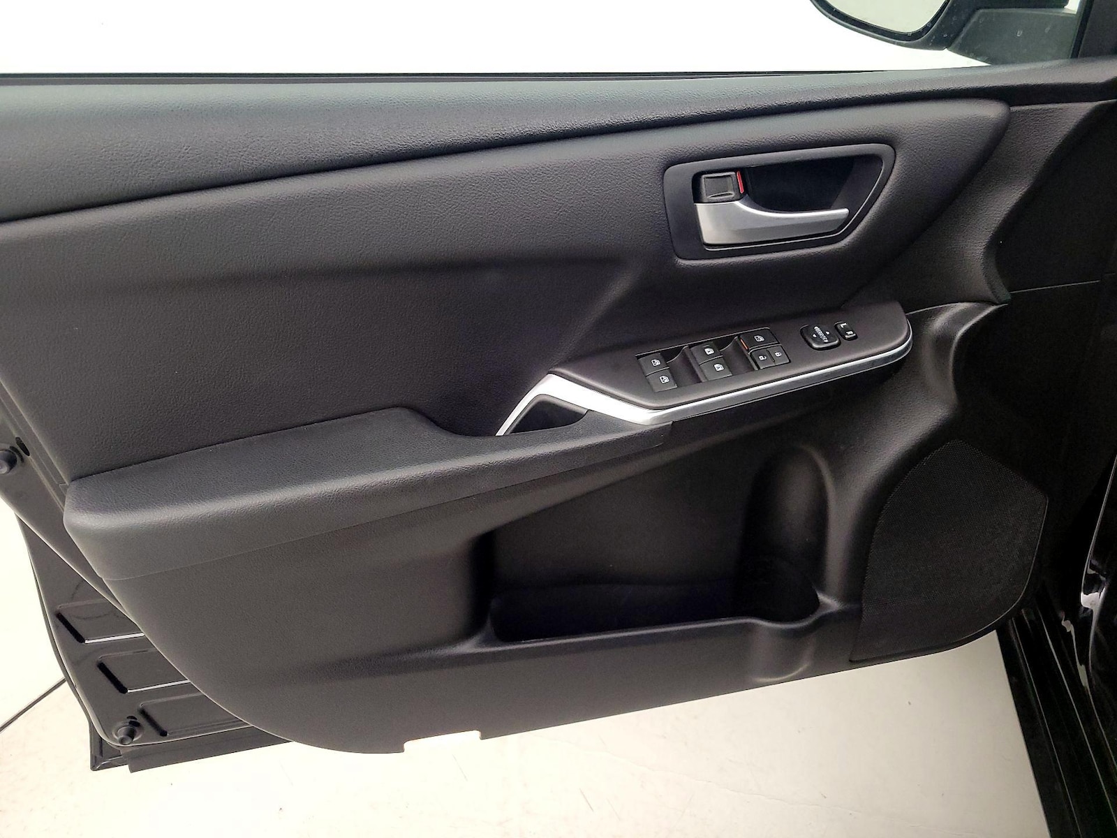 2017 Toyota Camry SE - Photo 13