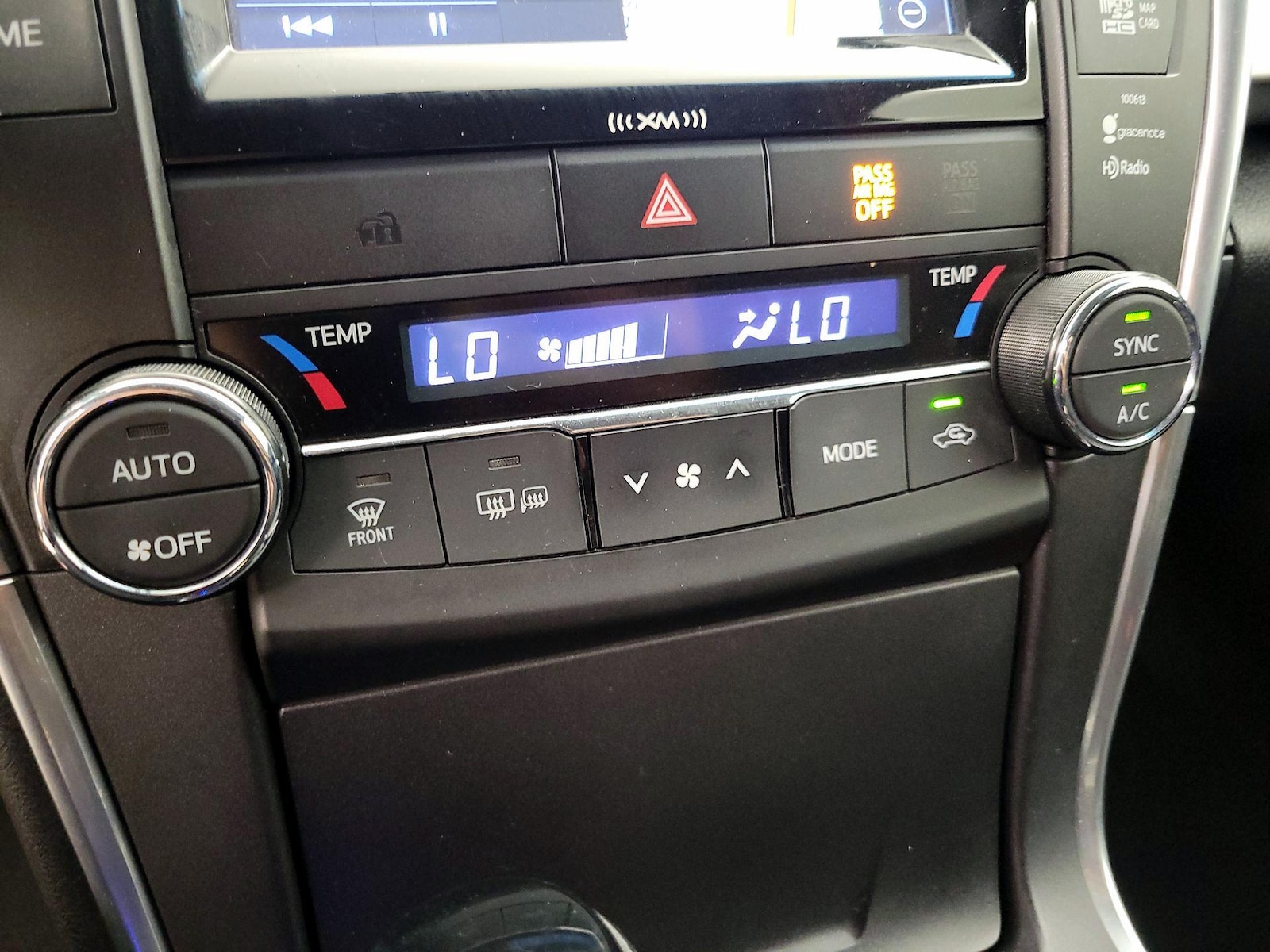 2017 Toyota Camry SE - Photo 18