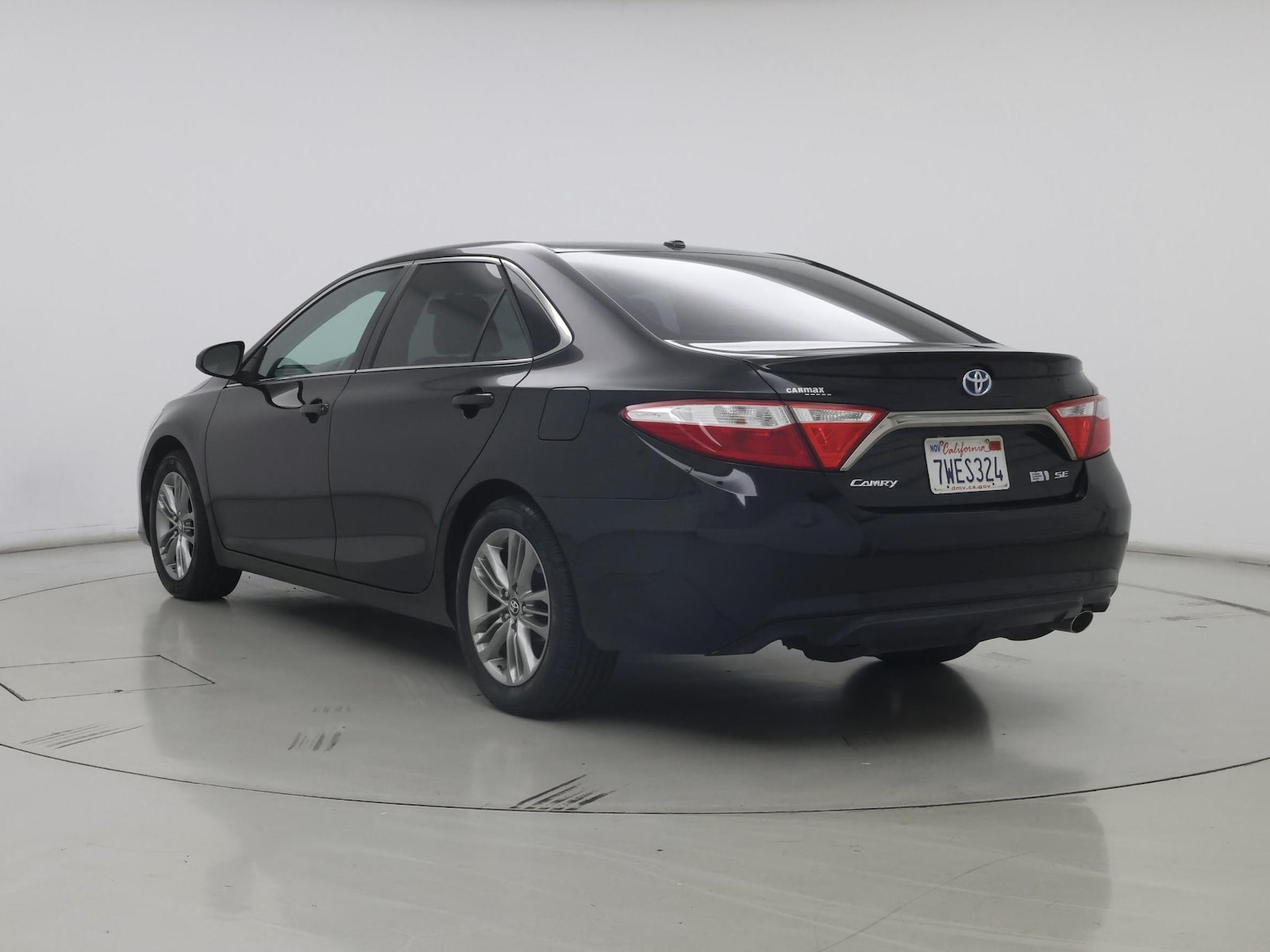 2017 Toyota Camry SE - Photo 3
