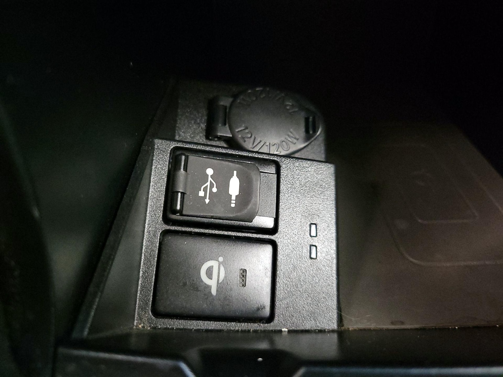 2017 Toyota Camry SE - Photo 20