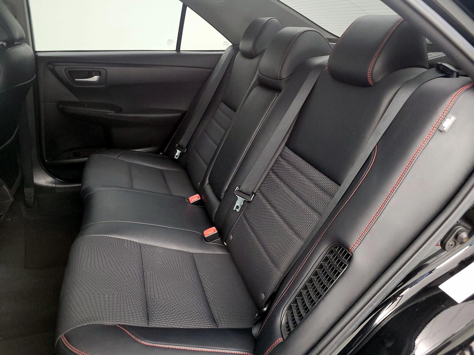 2017 Toyota Camry SE - Photo 22