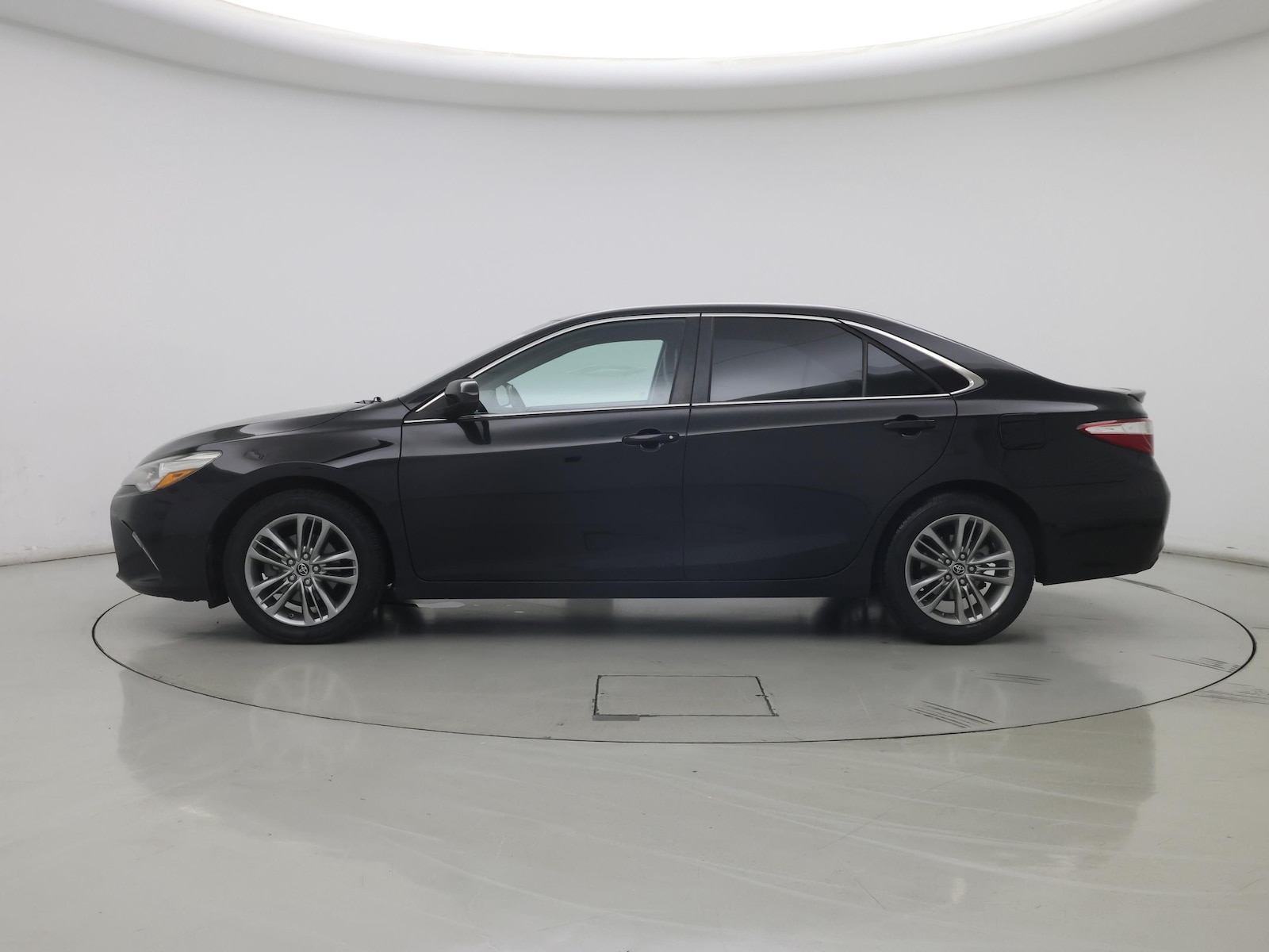 2017 Toyota Camry SE - Photo 4