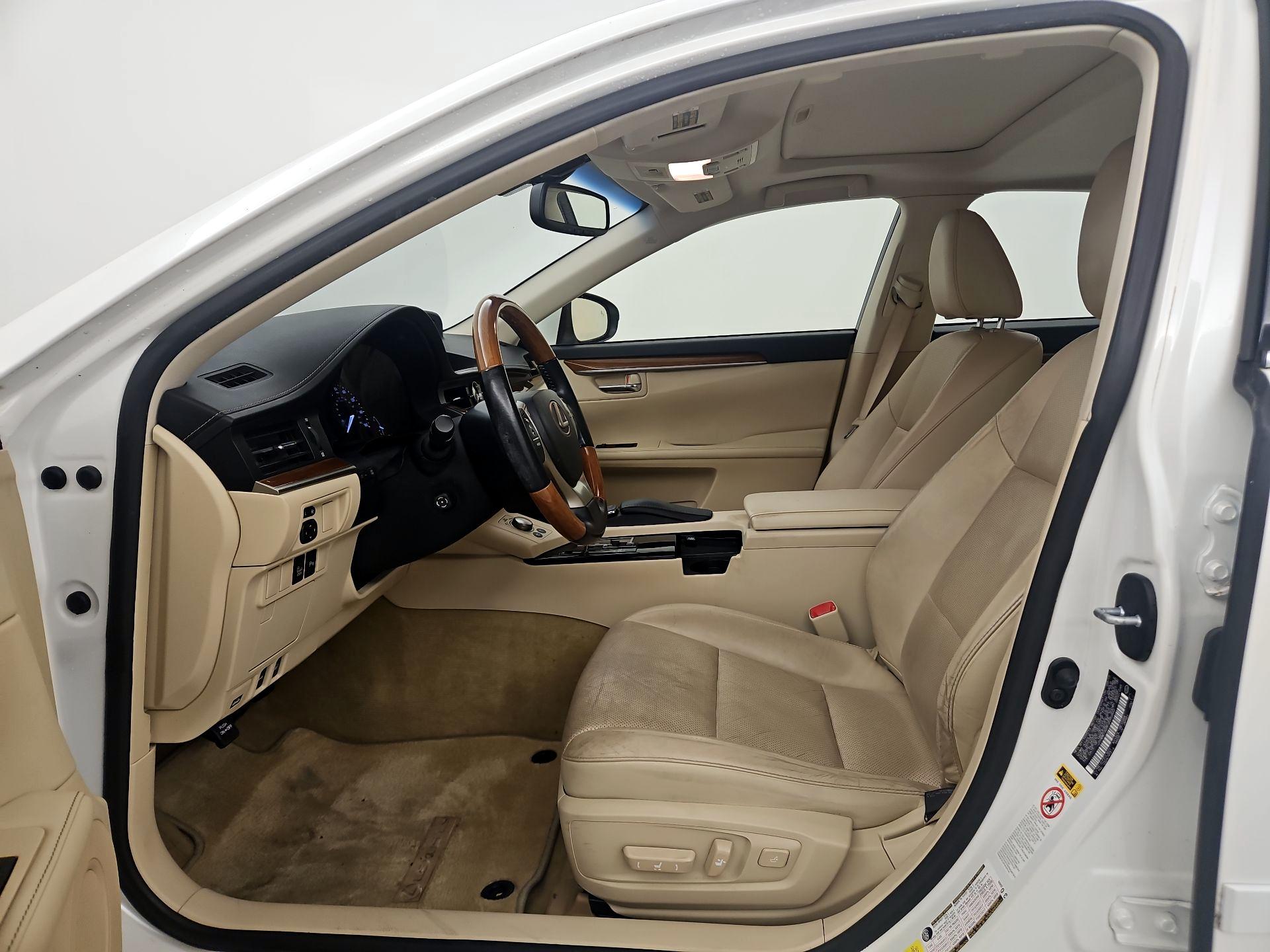 Thumbnail: 2015 Lexus ES - 11