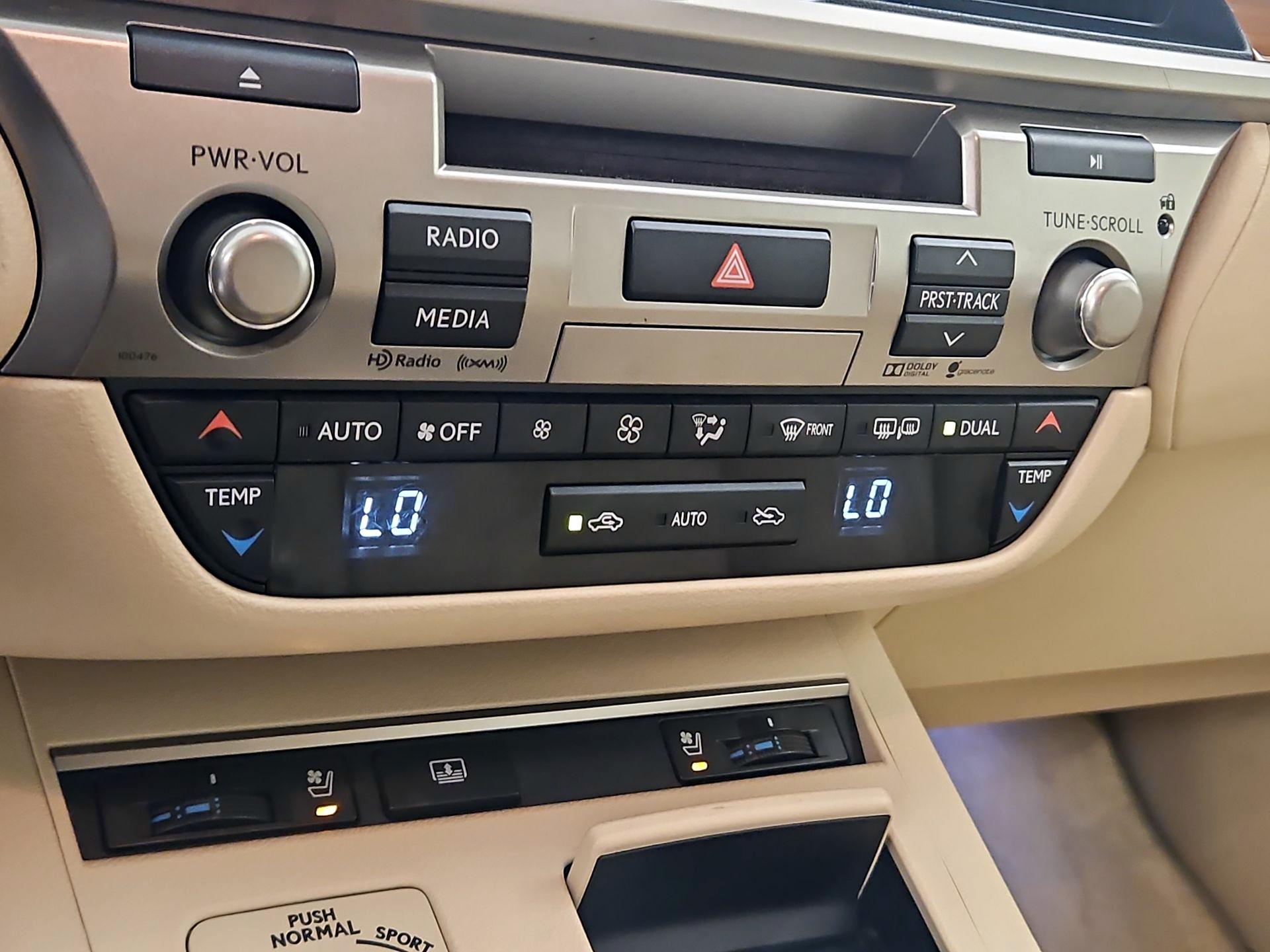 Thumbnail: 2015 Lexus ES - 17
