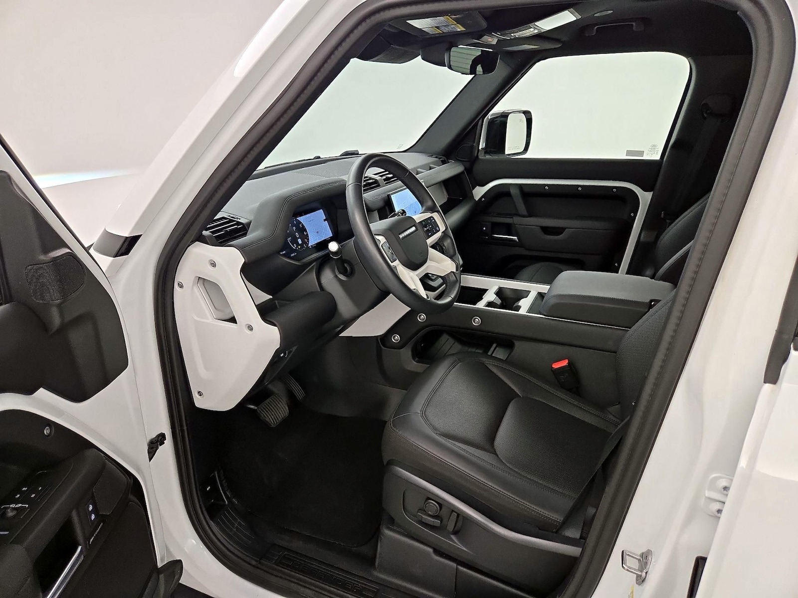 2025 Land Rover Defender S - Photo 12