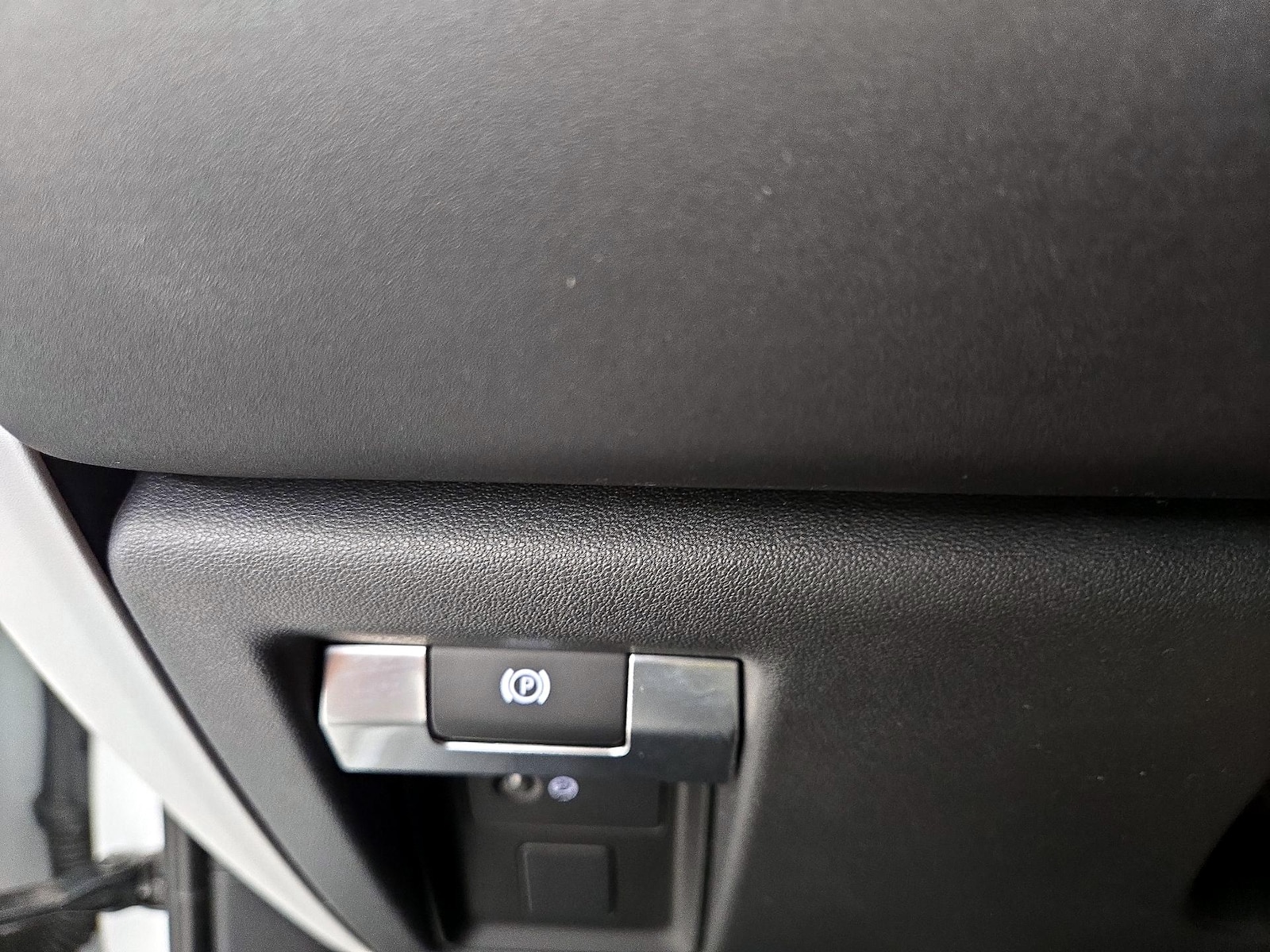 2025 Land Rover Defender S - Photo 14