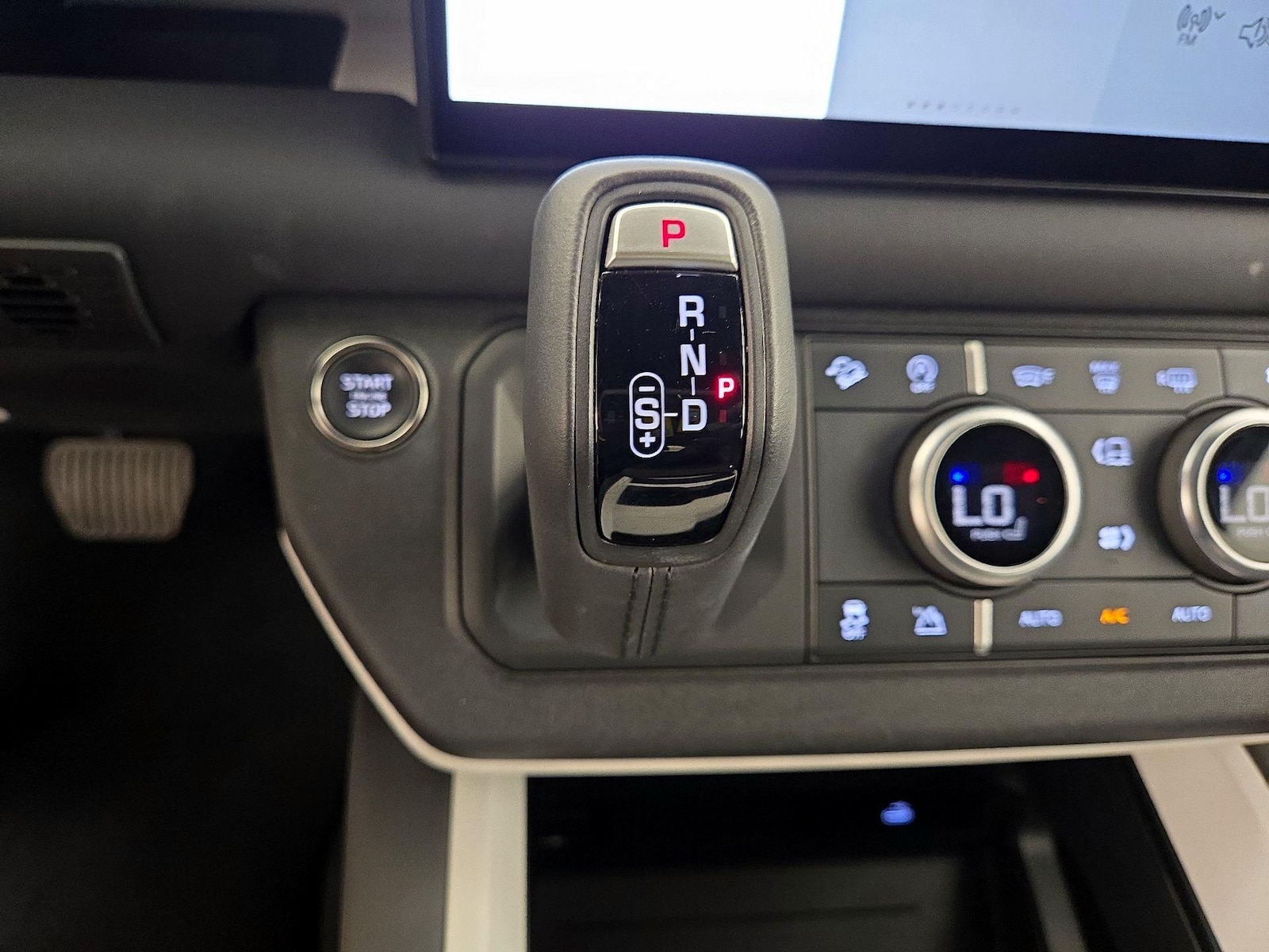 2025 Land Rover Defender S - Photo 19