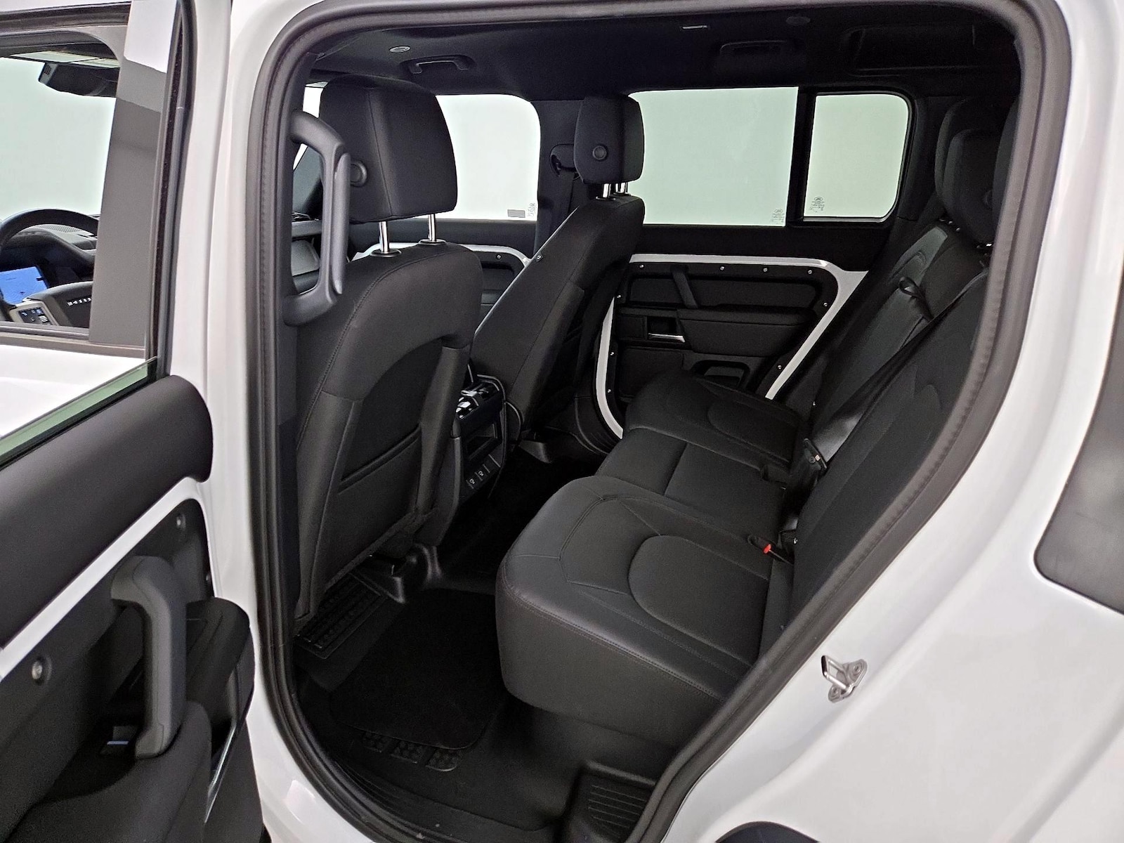 2025 Land Rover Defender S - Photo 22