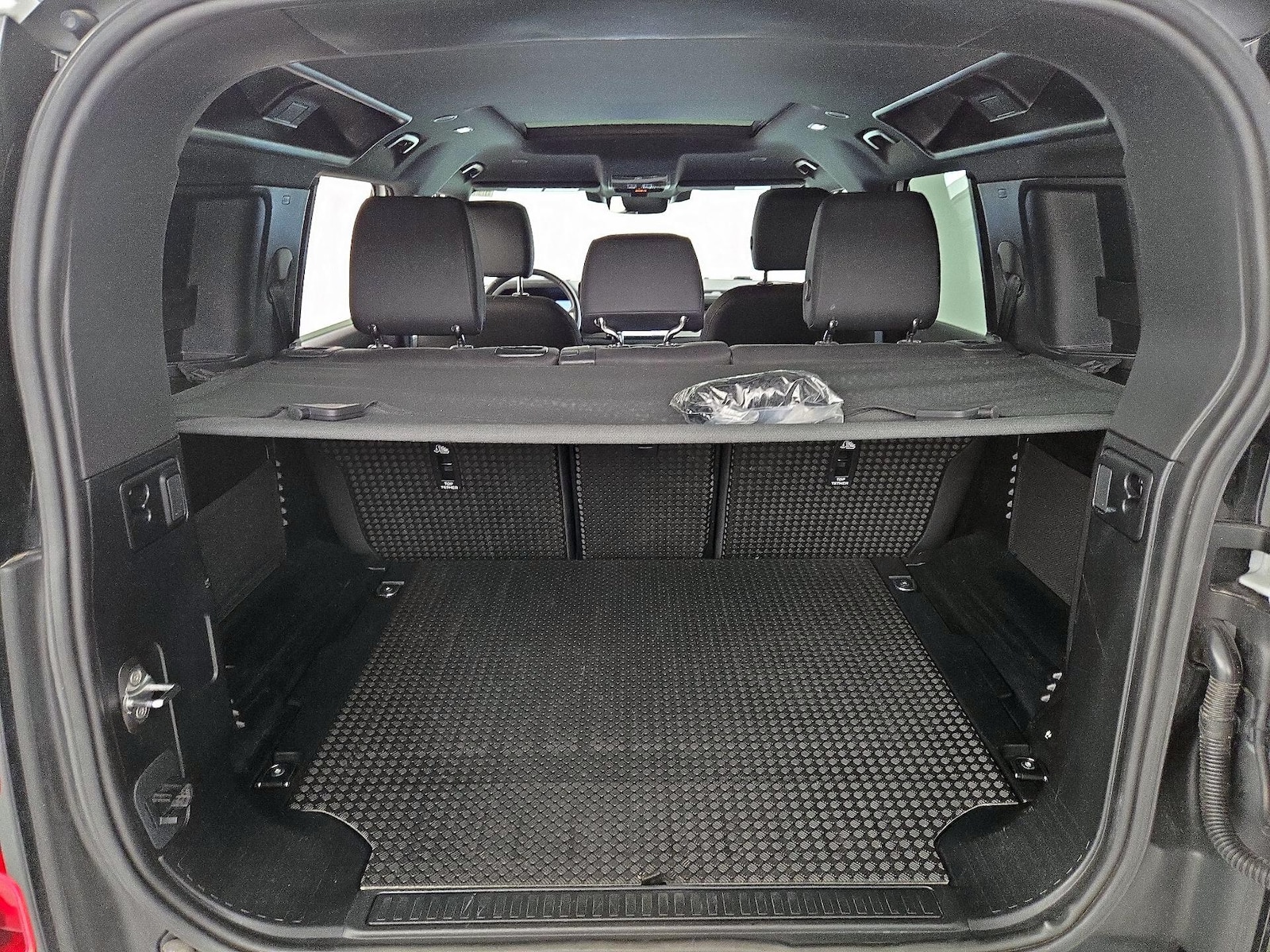 2025 Land Rover Defender S - Photo 23