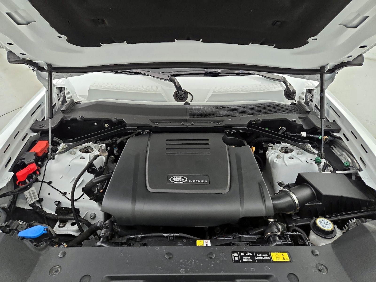 2025 Land Rover Defender S - Photo 24