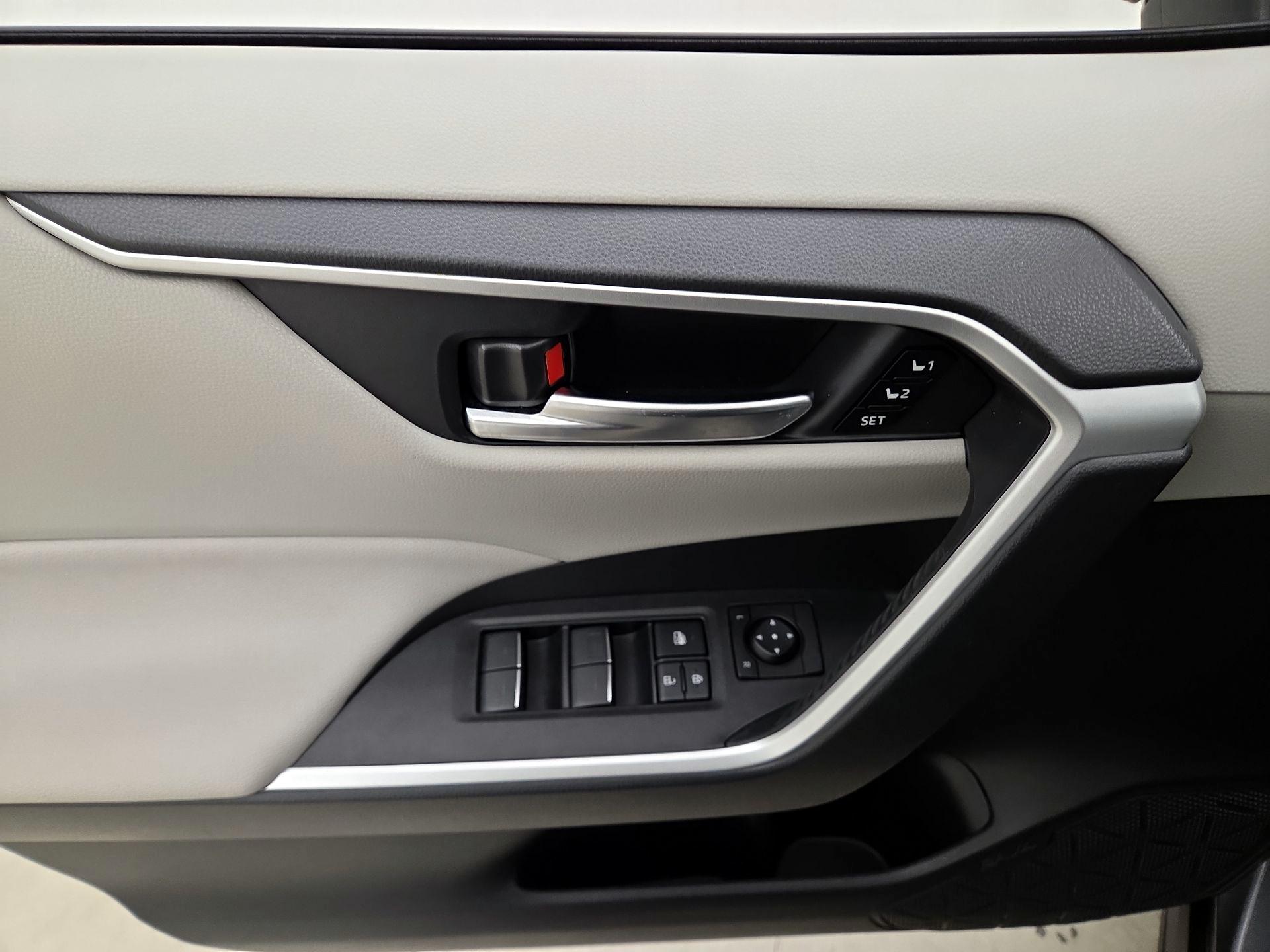 Thumbnail: 2025 Toyota RAV4 - 12