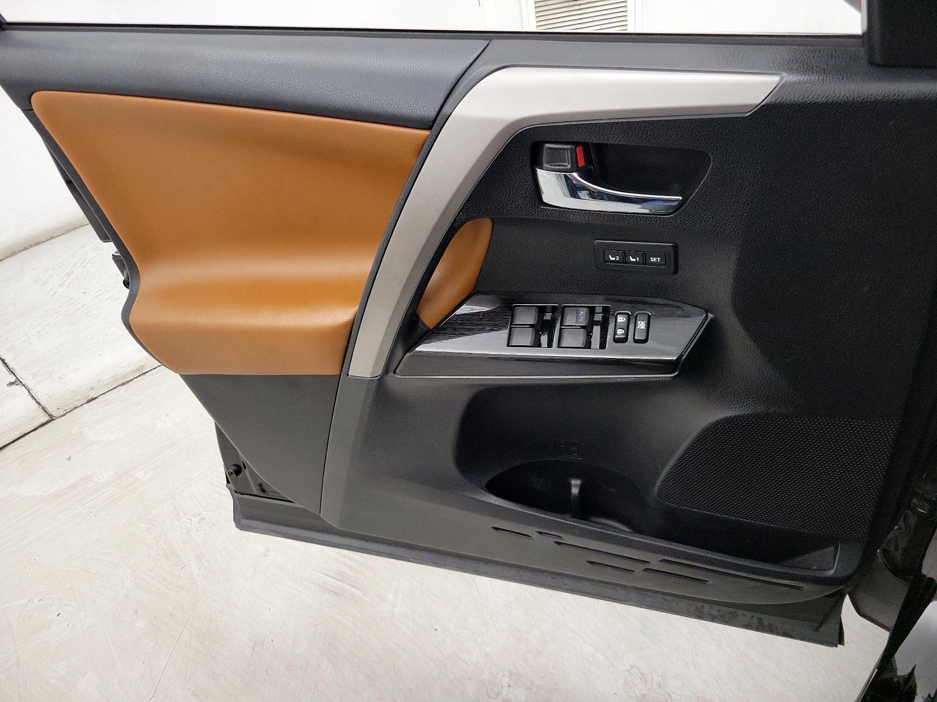Thumbnail: 2016 Toyota RAV4 - 12