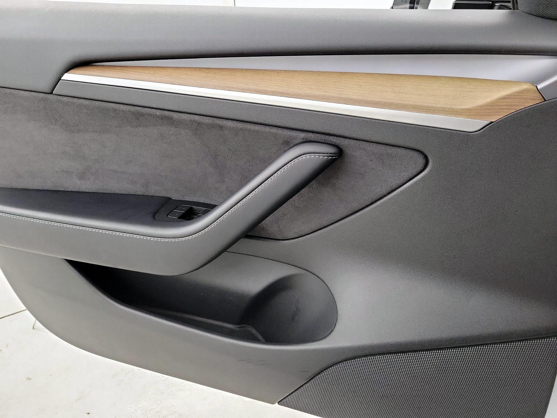 Thumbnail: 2021 Tesla Model 3 - 12