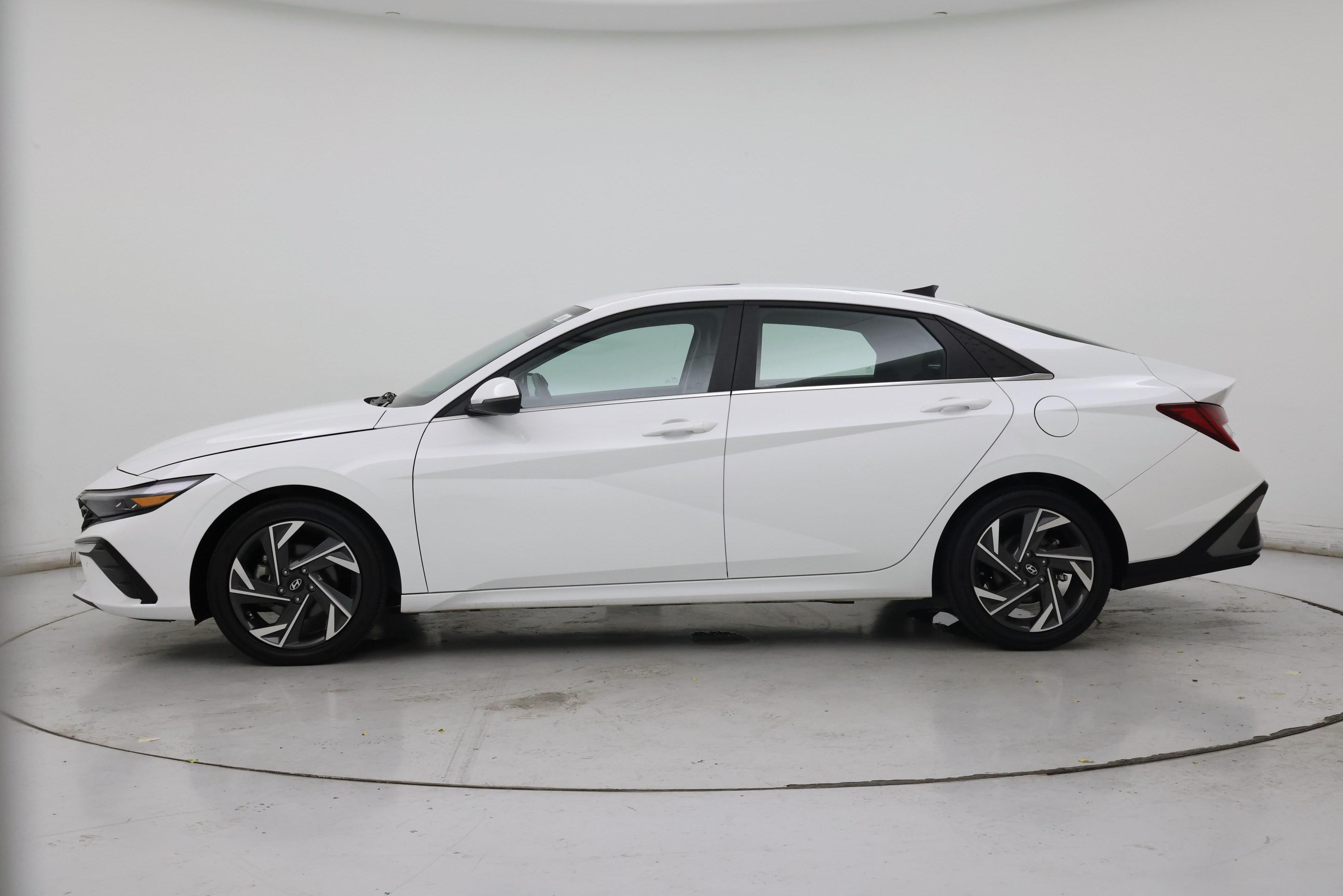 Thumbnail: 2024 Hyundai Elantra - 3