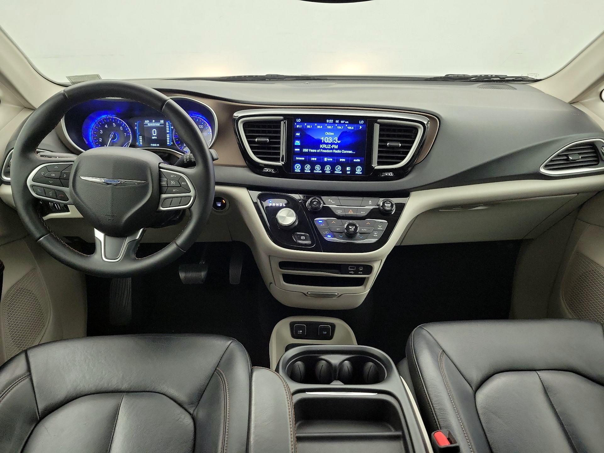 Thumbnail: 2017 Chrysler Pacifica - 9
