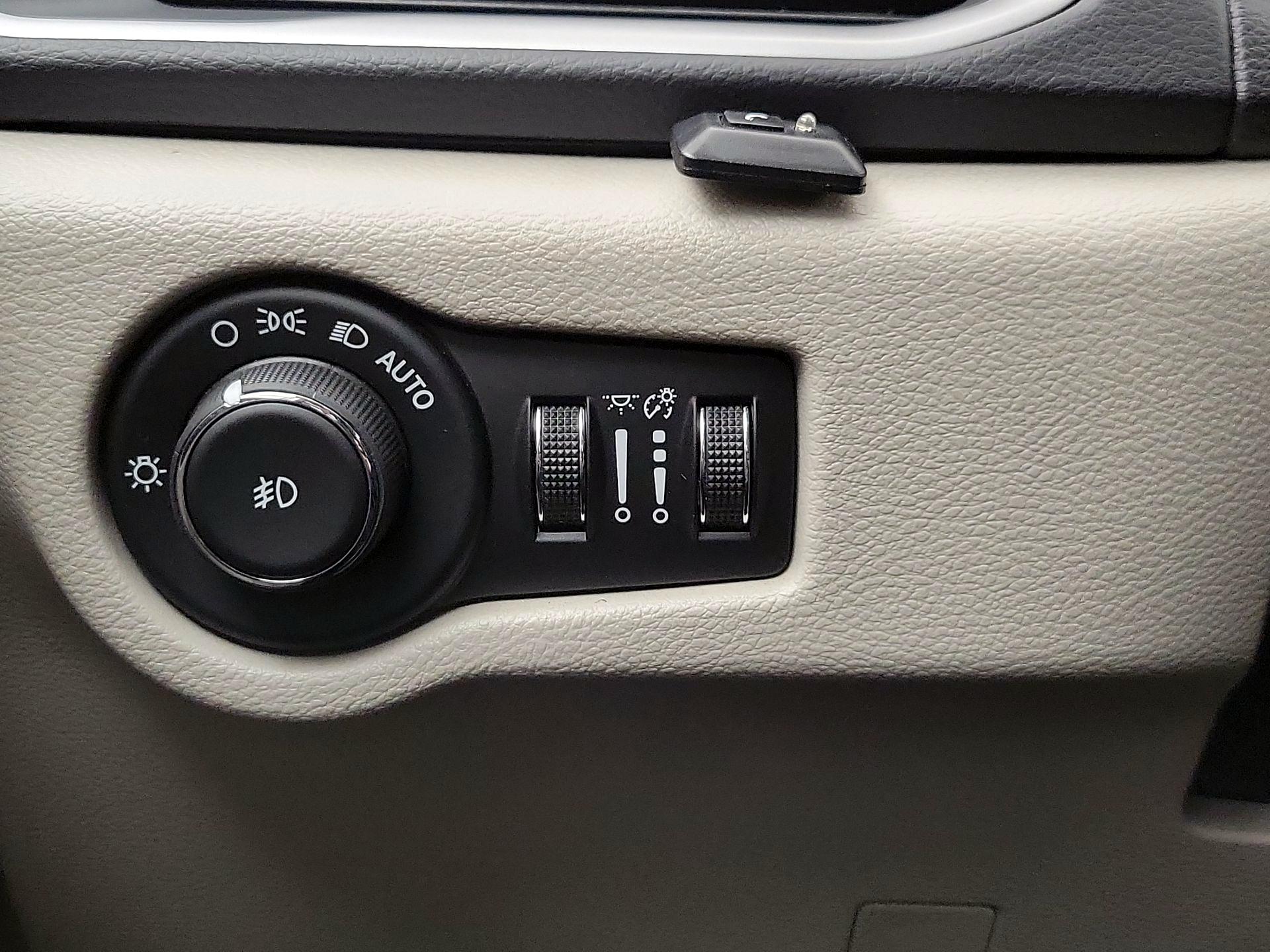 Thumbnail: 2017 Chrysler Pacifica - 13