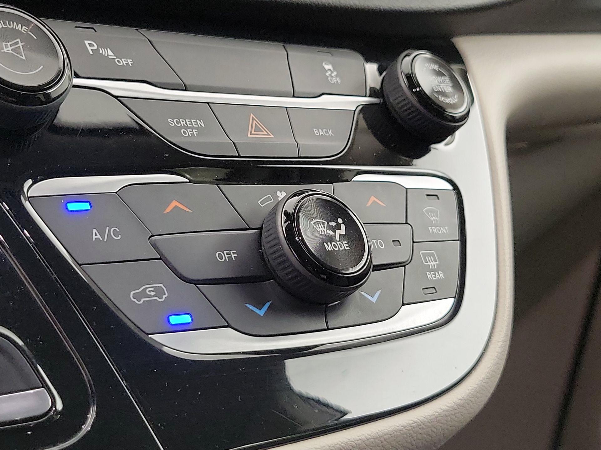 Thumbnail: 2017 Chrysler Pacifica - 16