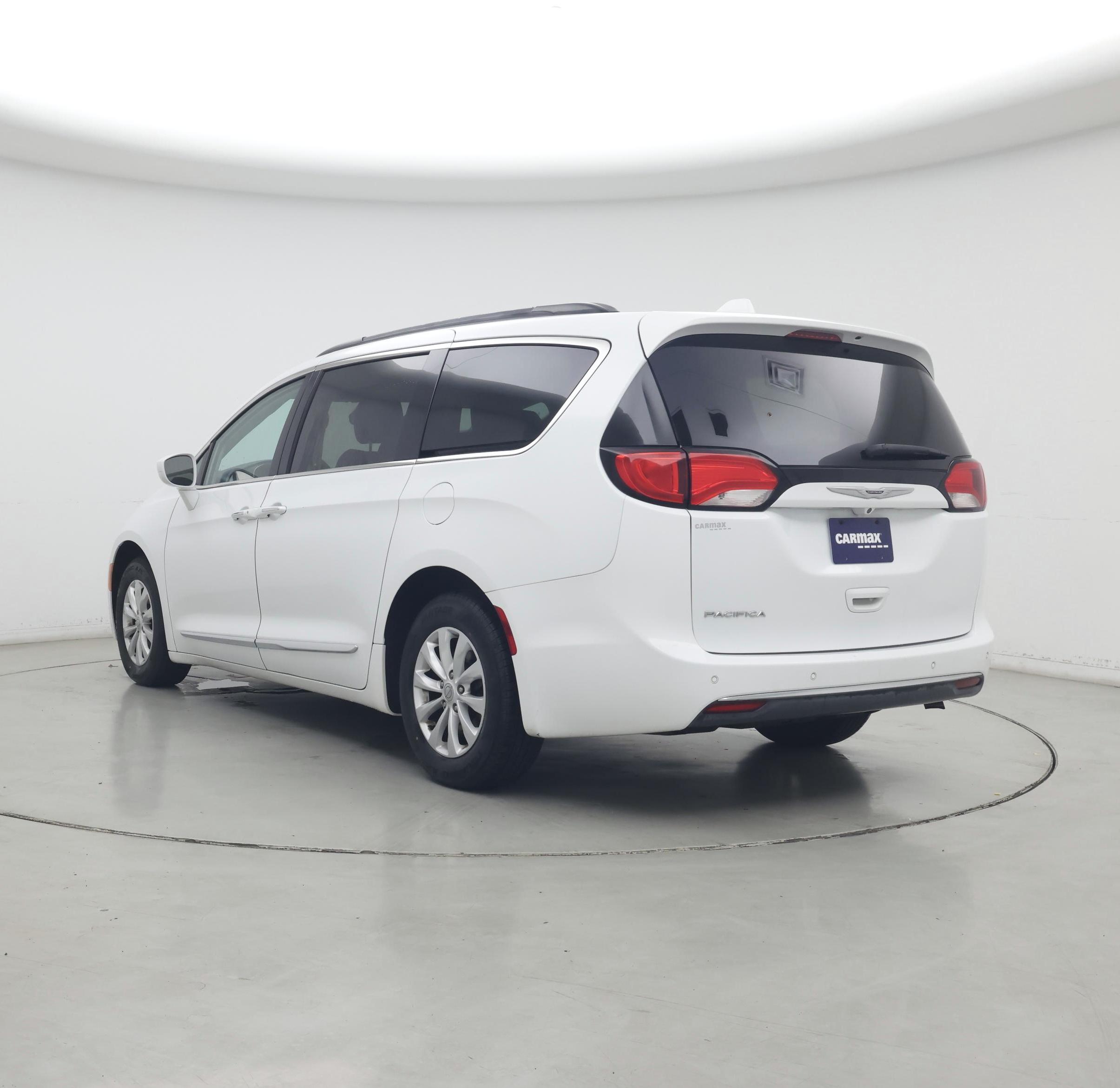 Thumbnail: 2017 Chrysler Pacifica - 2