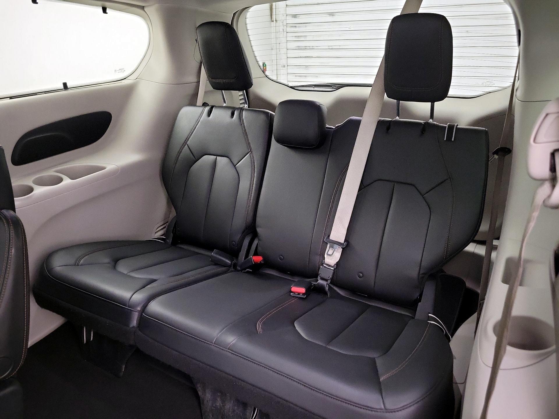Thumbnail: 2017 Chrysler Pacifica - 20