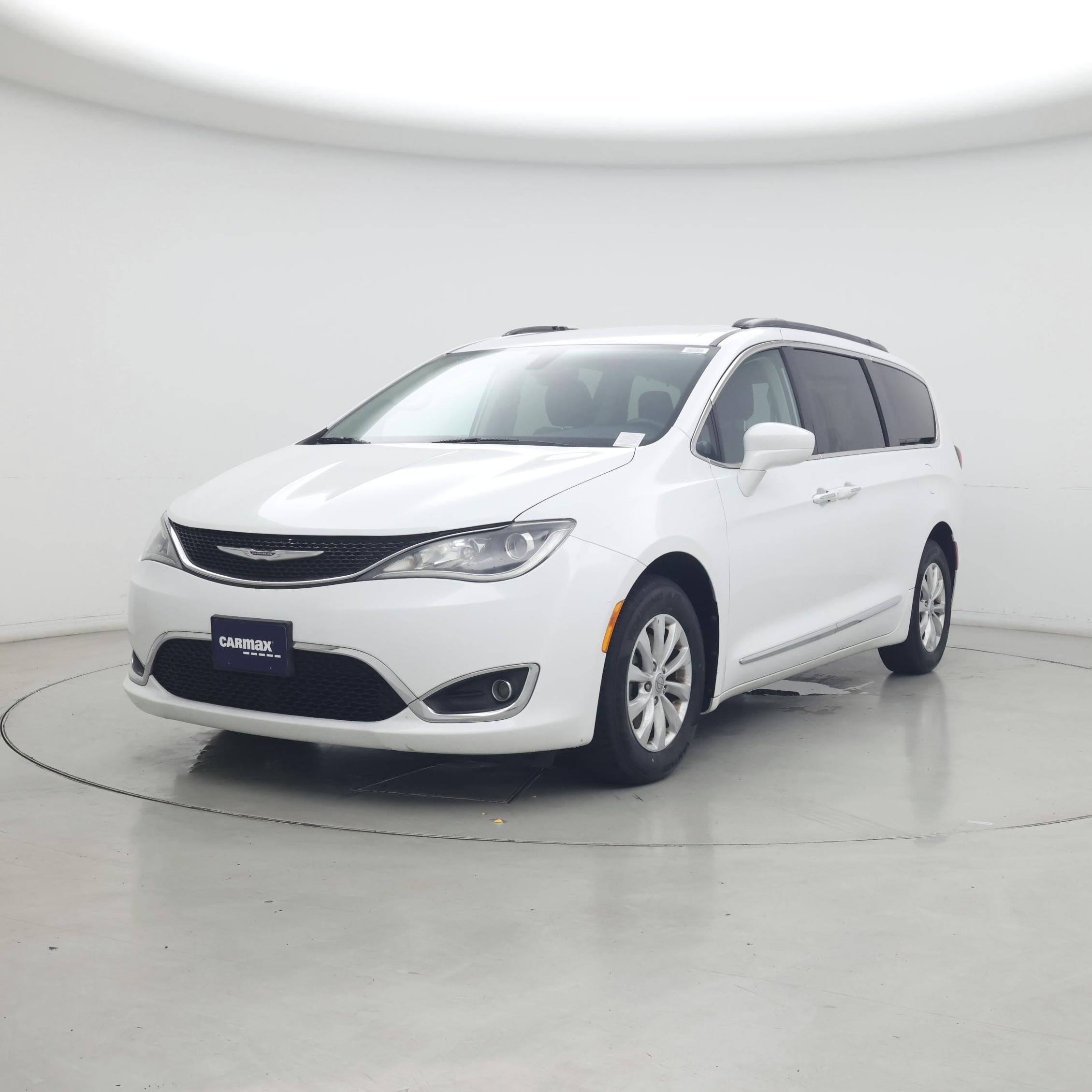 Thumbnail: 2017 Chrysler Pacifica - 4