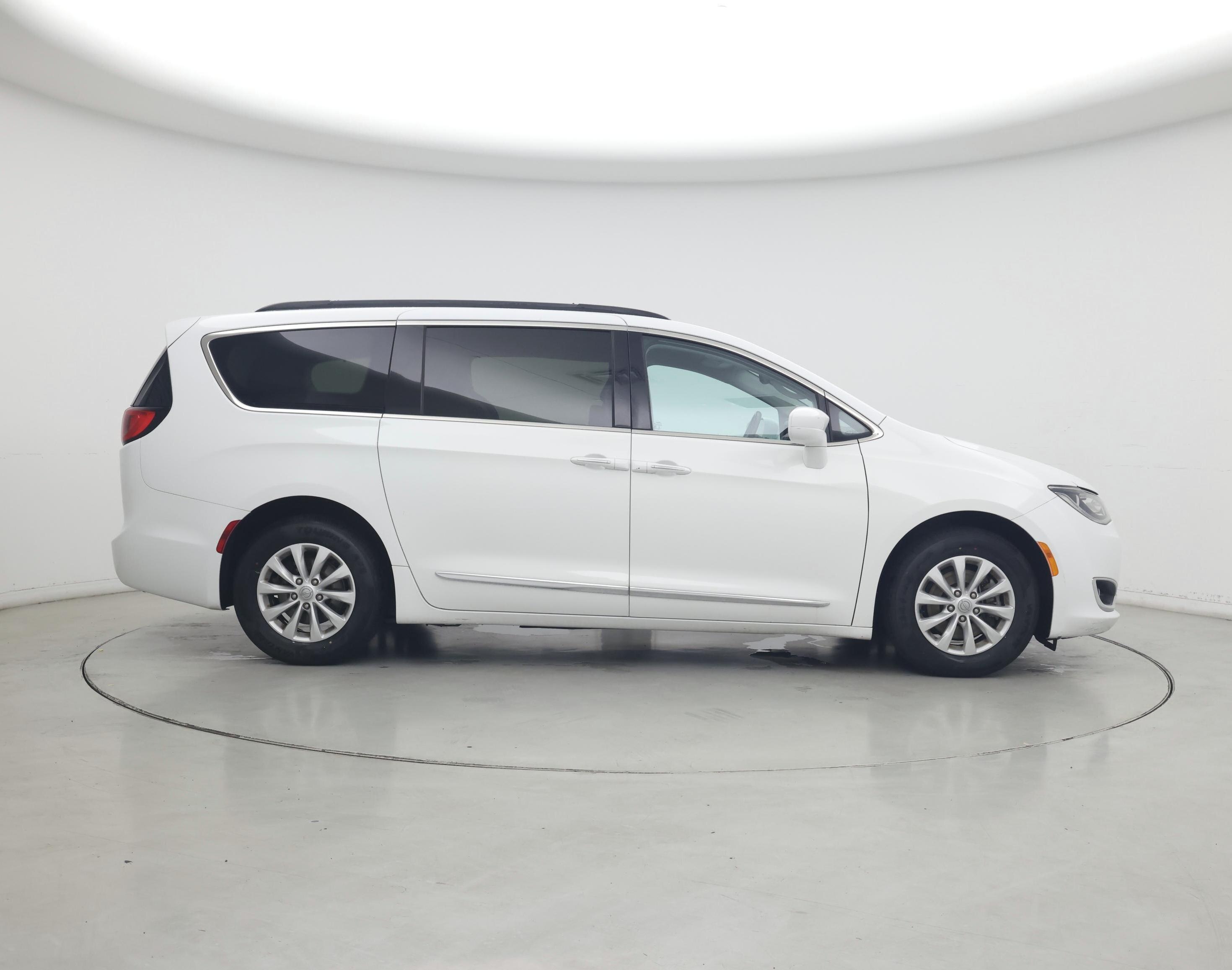 Thumbnail: 2017 Chrysler Pacifica - 7