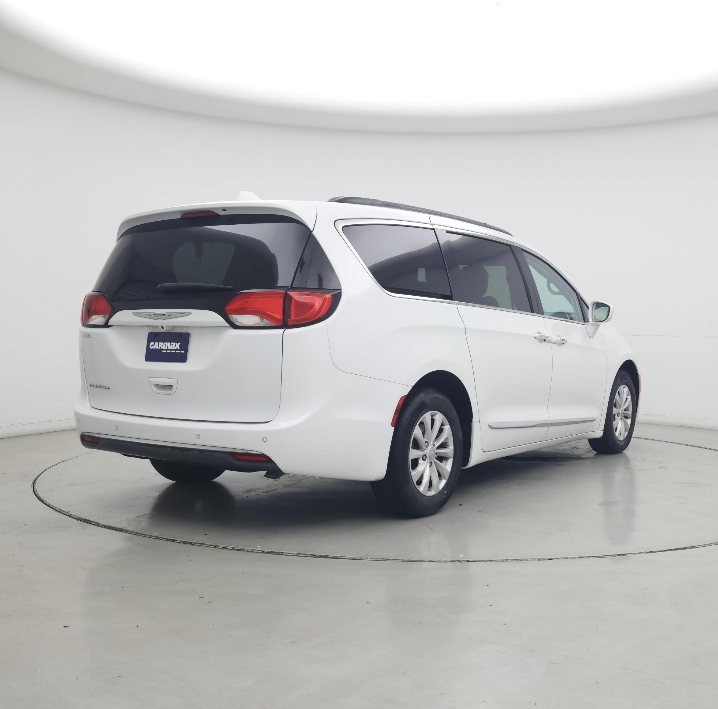 Thumbnail: 2017 Chrysler Pacifica - 8