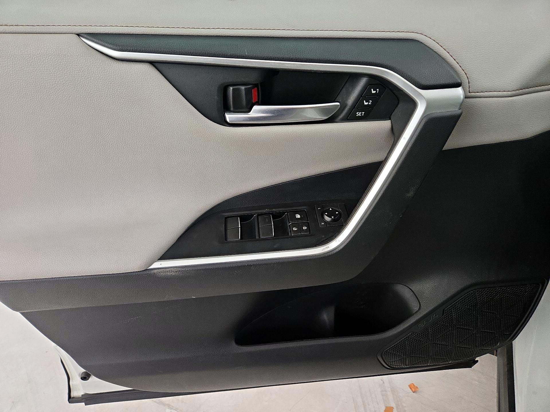 Thumbnail: 2019 Toyota RAV4 - 12