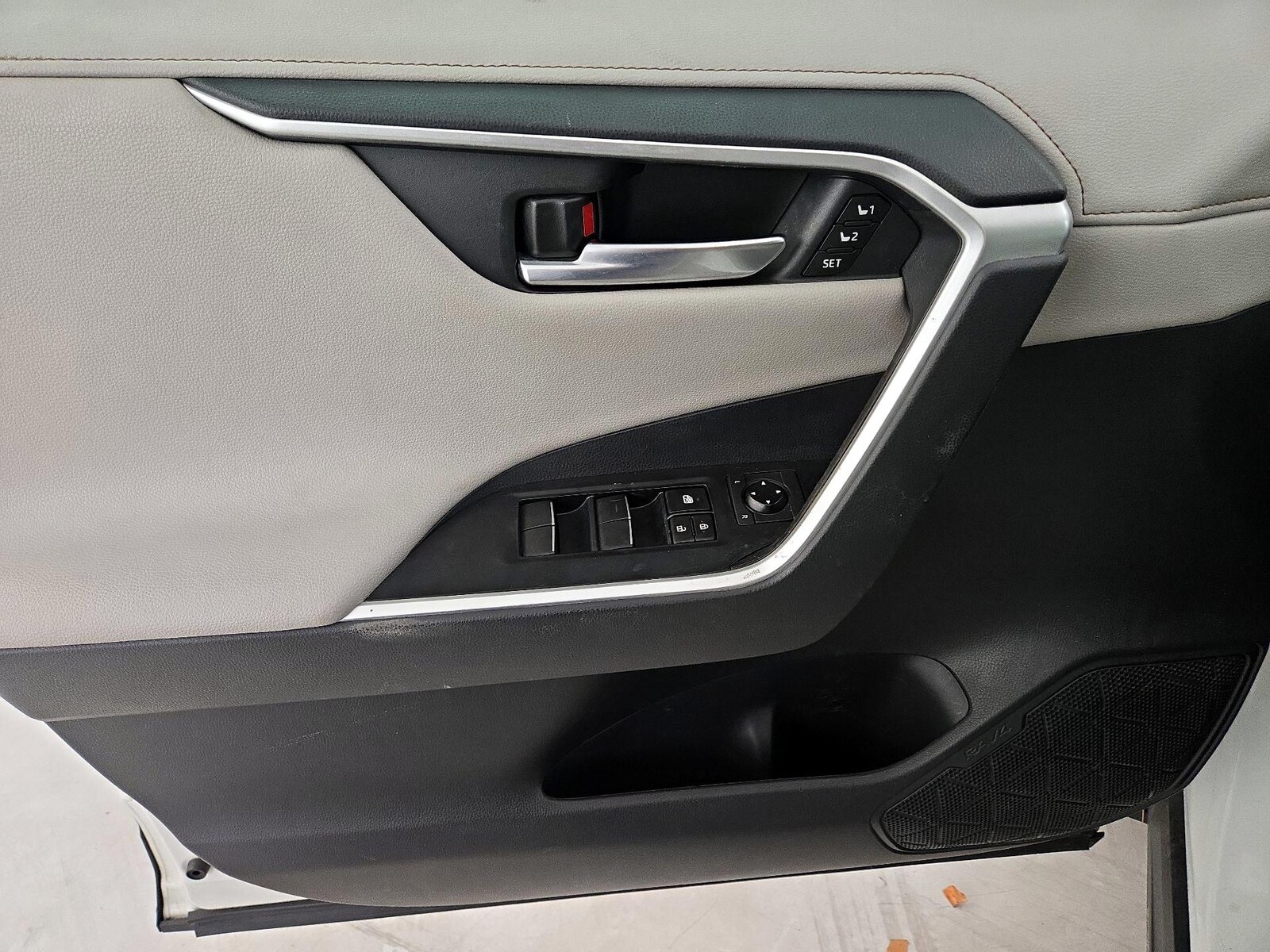 2019 Toyota RAV4 Limited - Photo 13