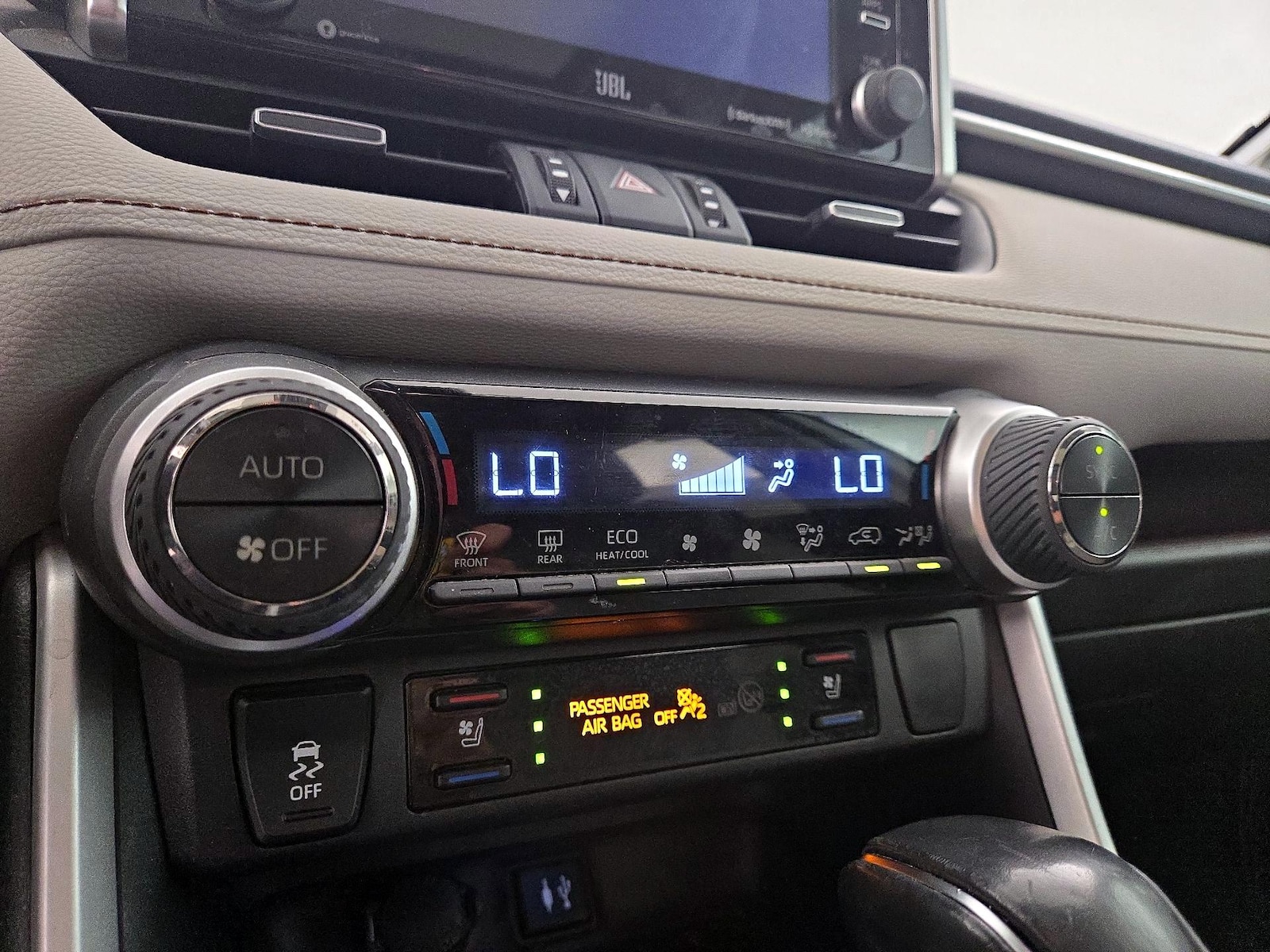2019 Toyota RAV4 Limited - Photo 18
