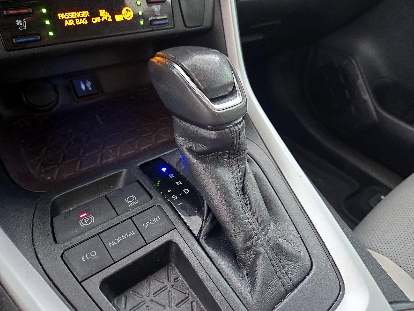 2019 Toyota RAV4 Limited - Photo 19
