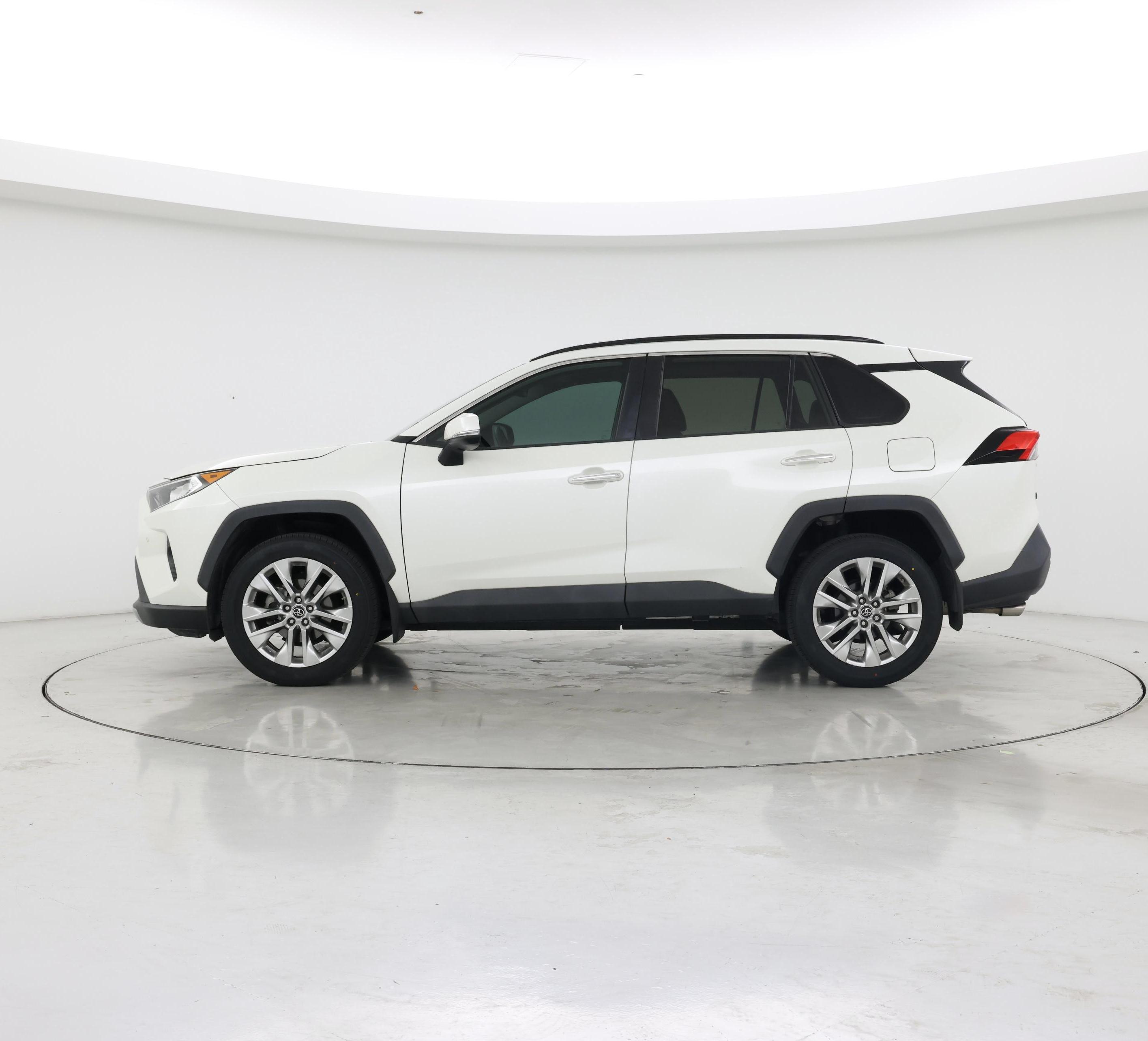 Thumbnail: 2019 Toyota RAV4 - 3