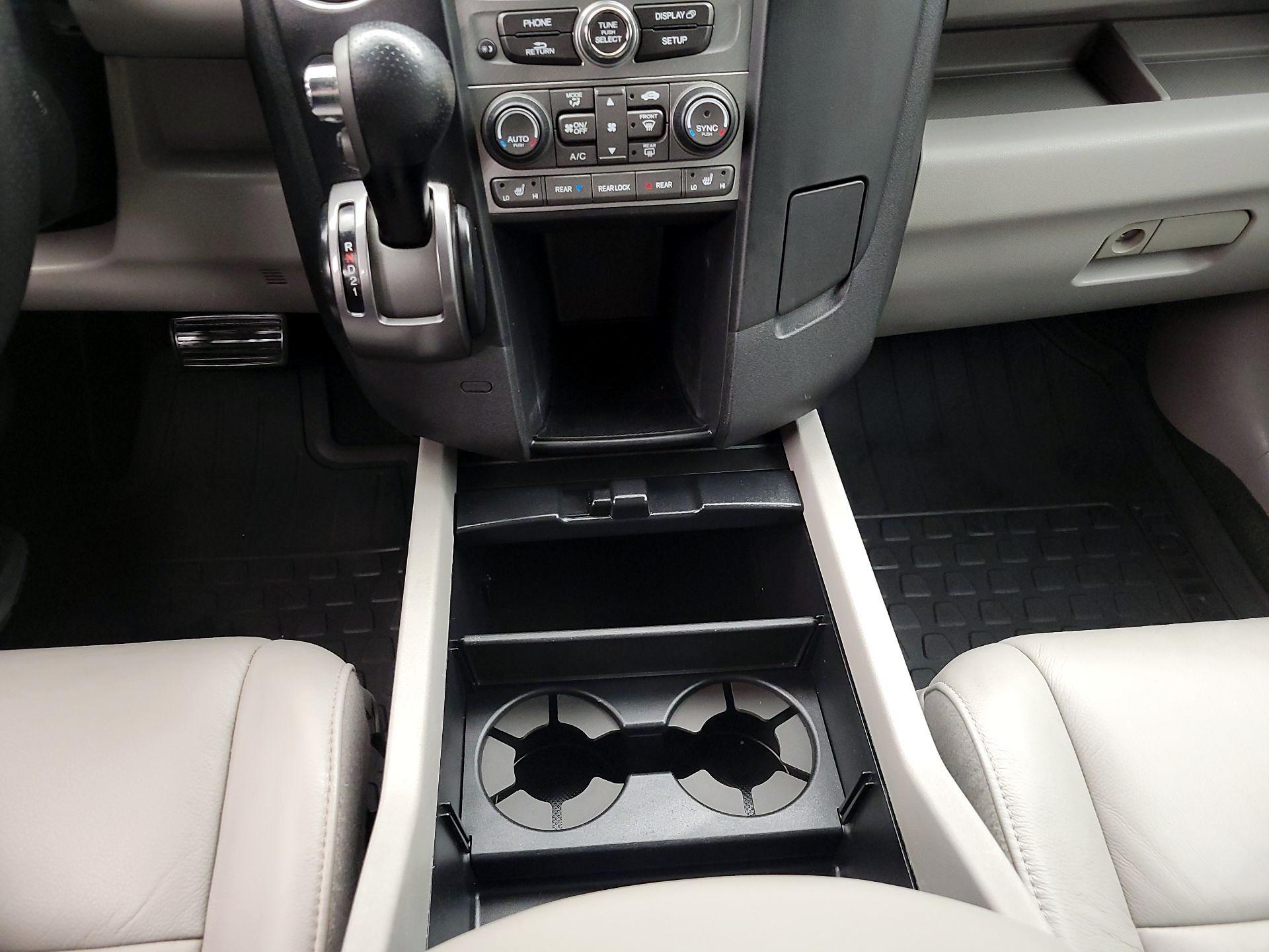 Thumbnail: 2015 Honda Pilot - 17