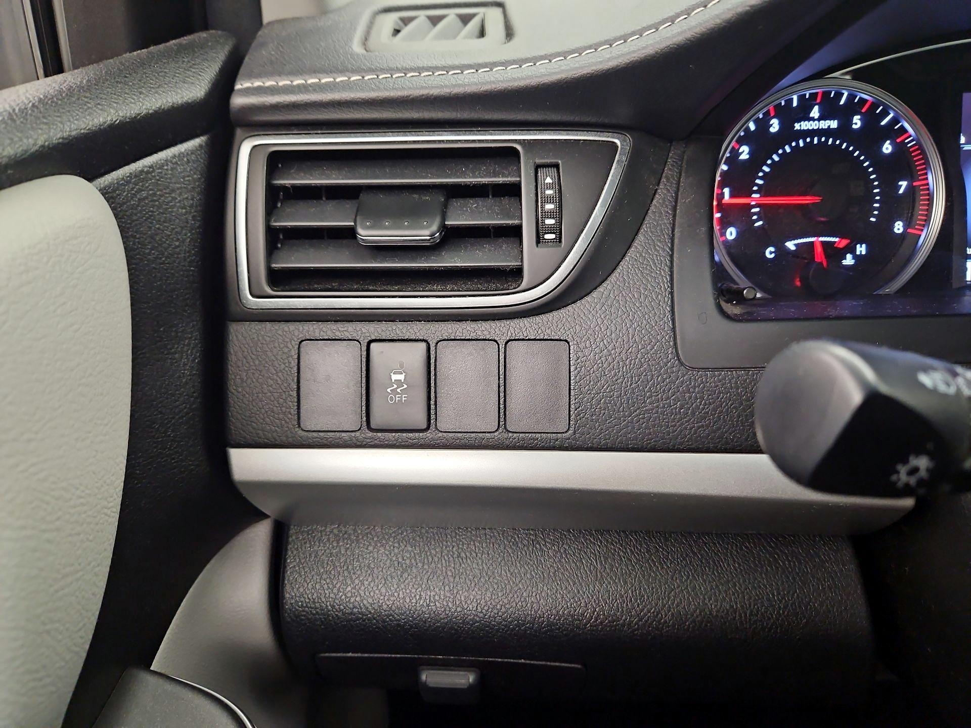 Thumbnail: 2015 Toyota Camry - 13