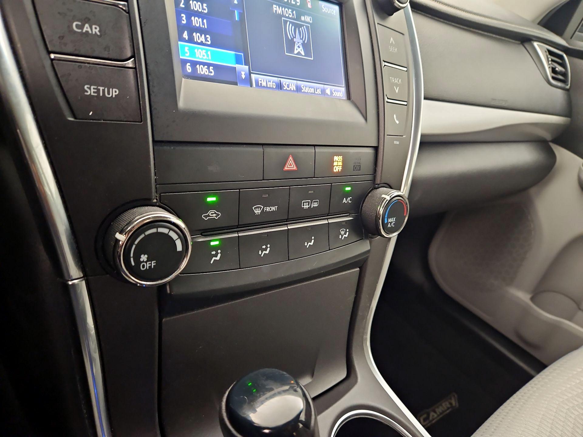 Thumbnail: 2015 Toyota Camry - 16