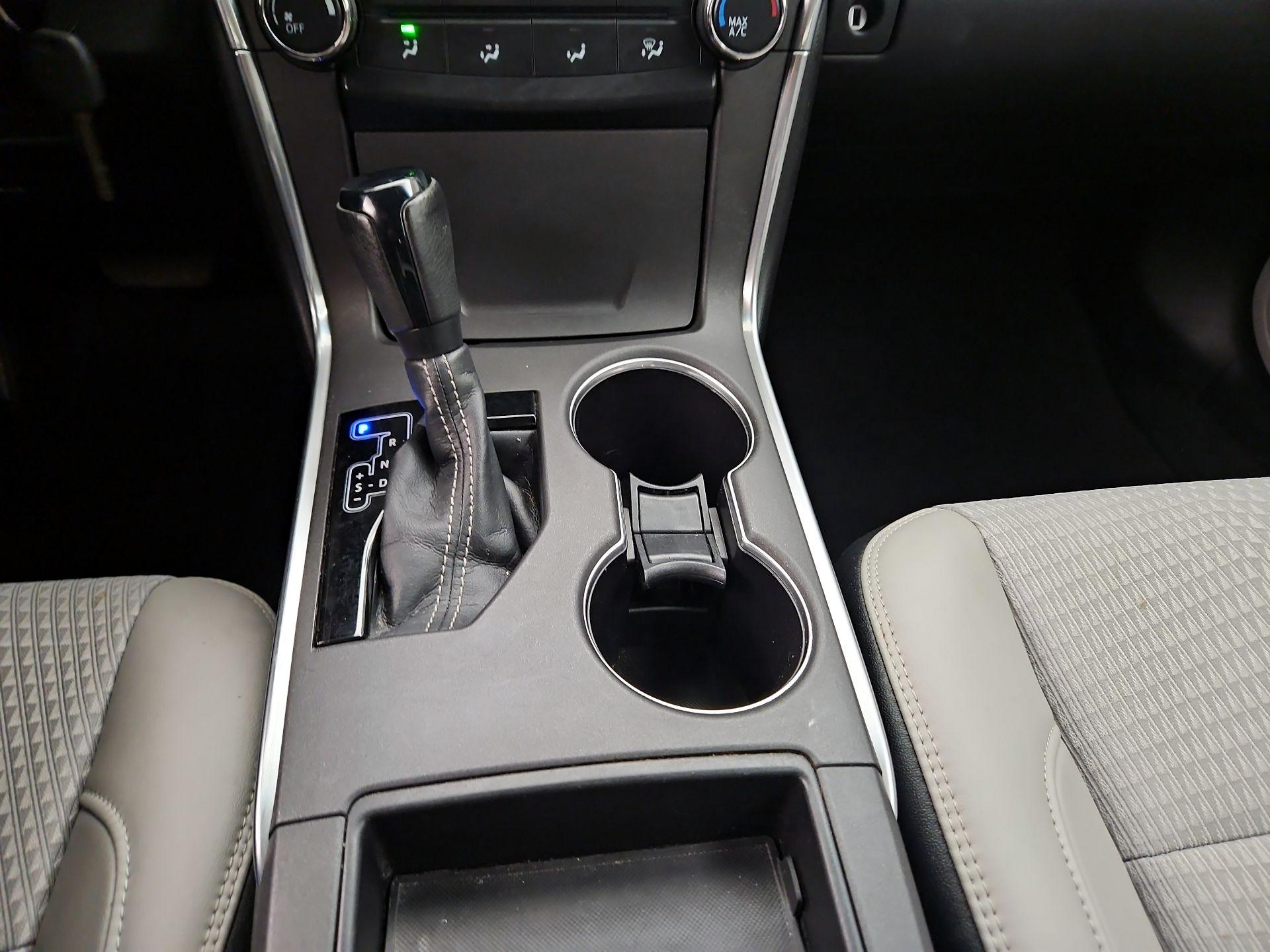 Thumbnail: 2015 Toyota Camry - 17