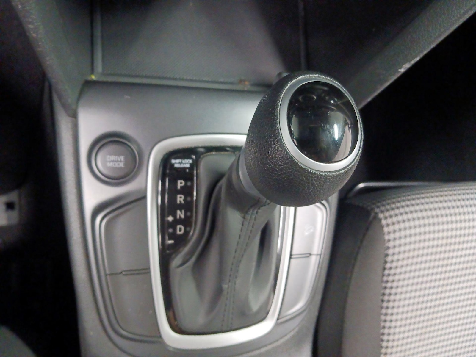2021 Hyundai Kona SE - Photo 18