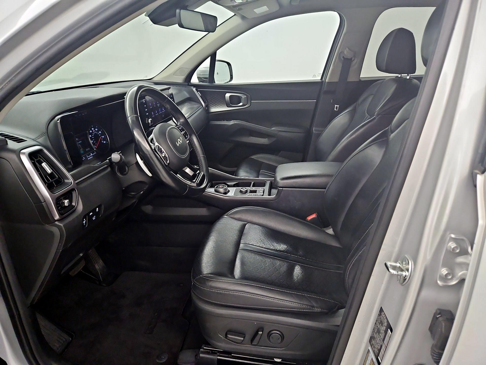 Thumbnail: 2023 Kia Sorento - 11