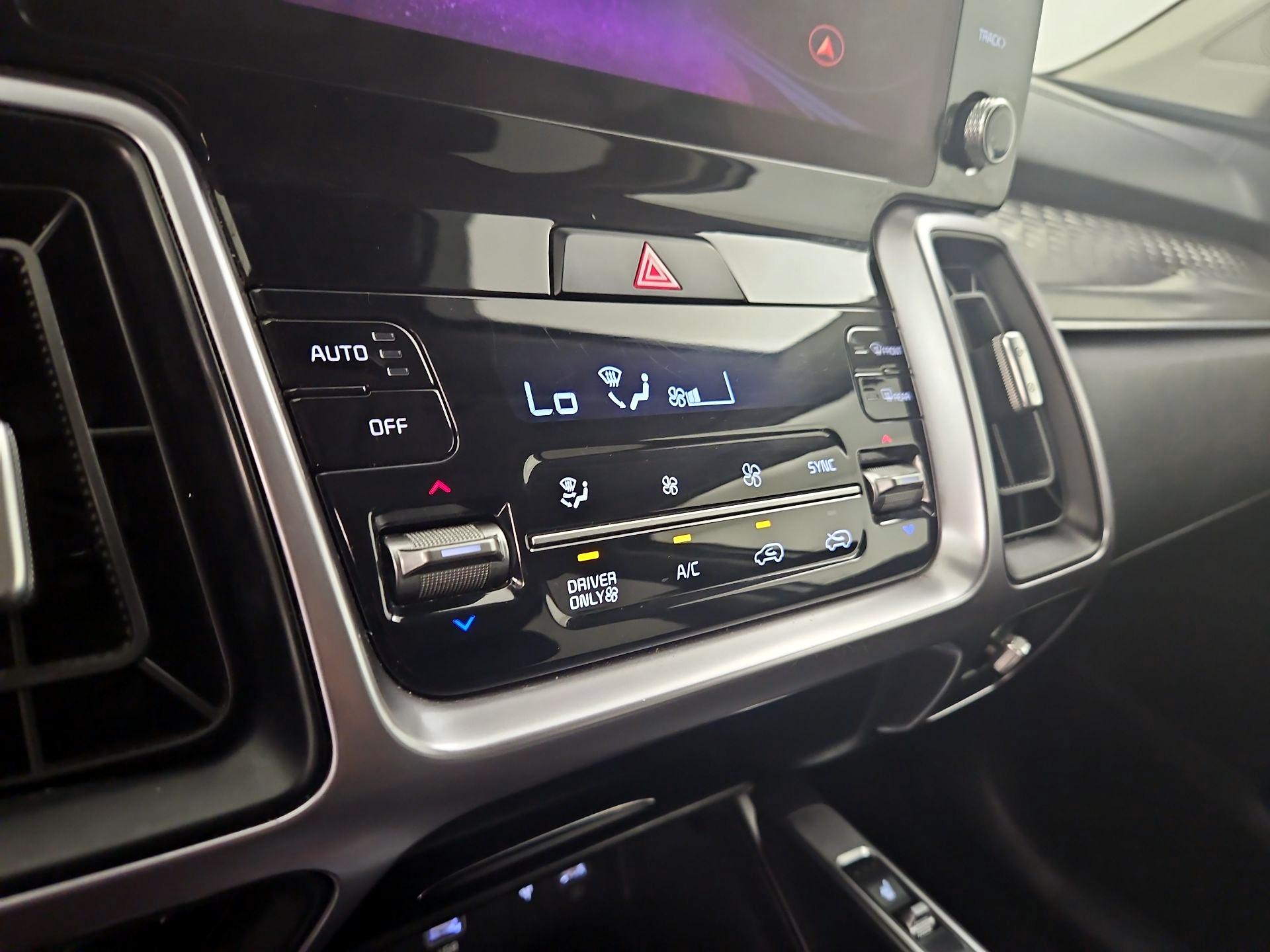 Thumbnail: 2023 Kia Sorento - 16