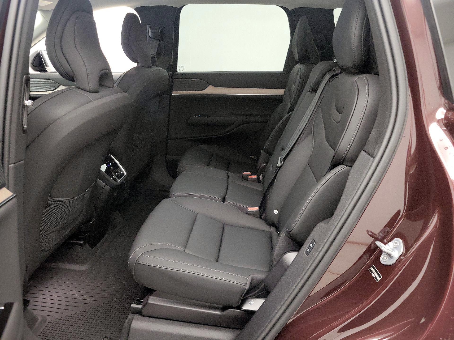 Thumbnail: 2025 Volvo EX90 - 20