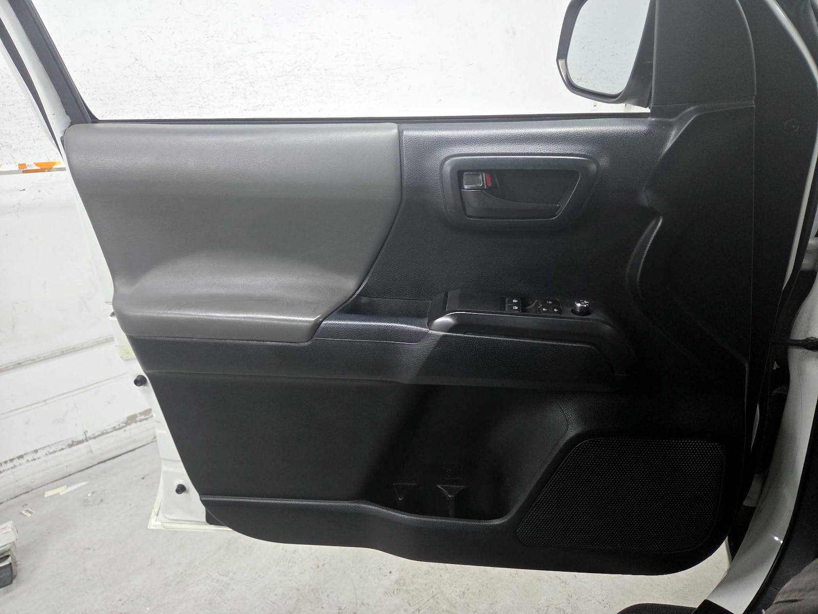 2016 Toyota Tacoma SR - Photo 13