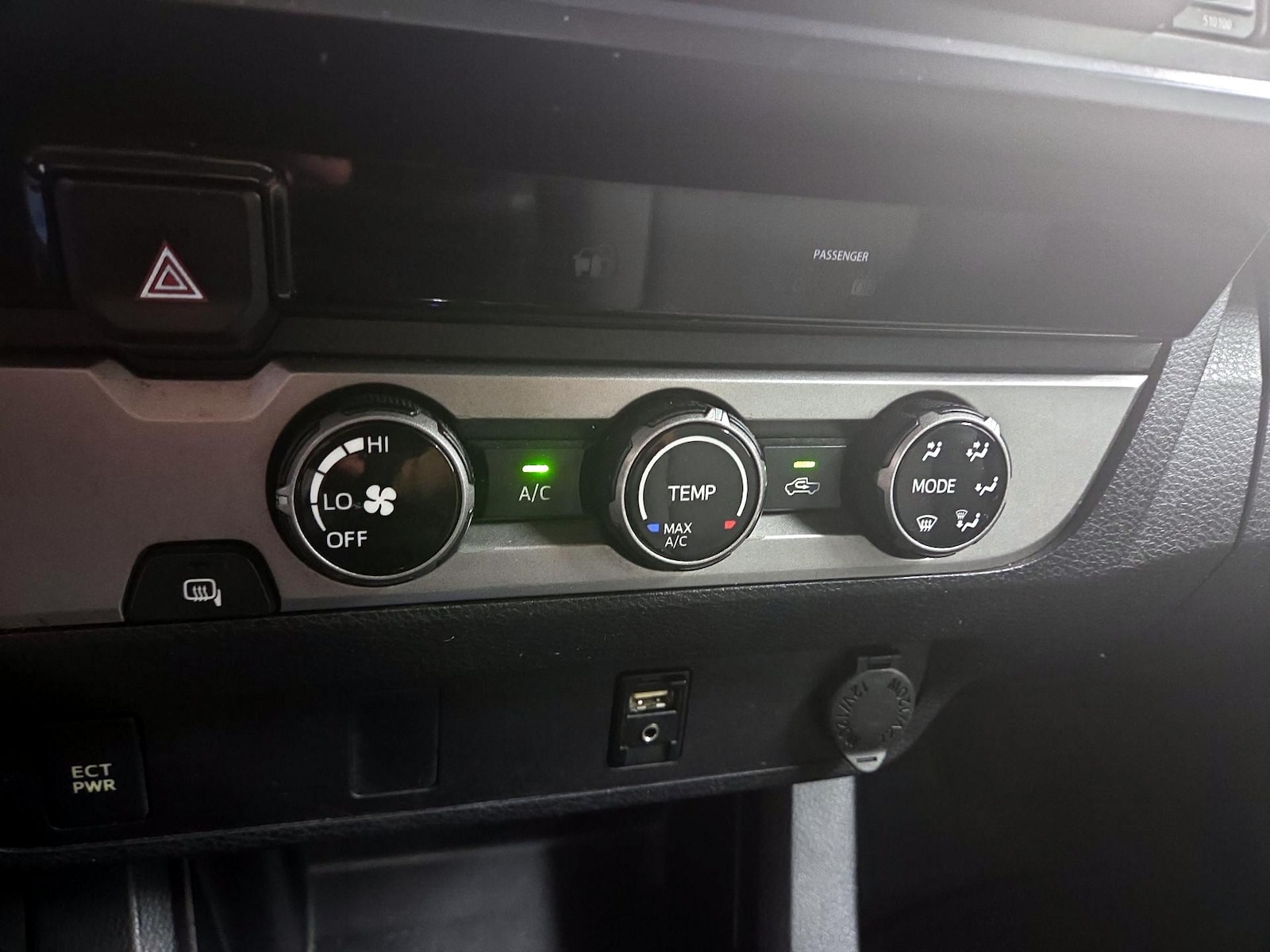 2016 Toyota Tacoma SR - Photo 16