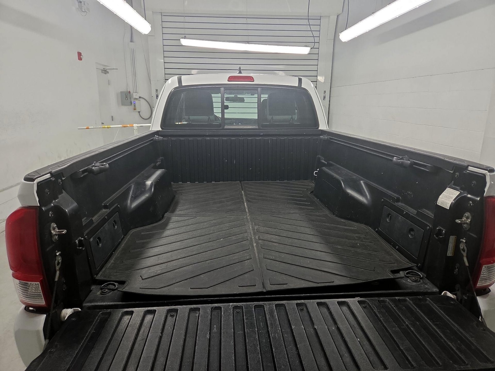 2016 Toyota Tacoma SR - Photo 18