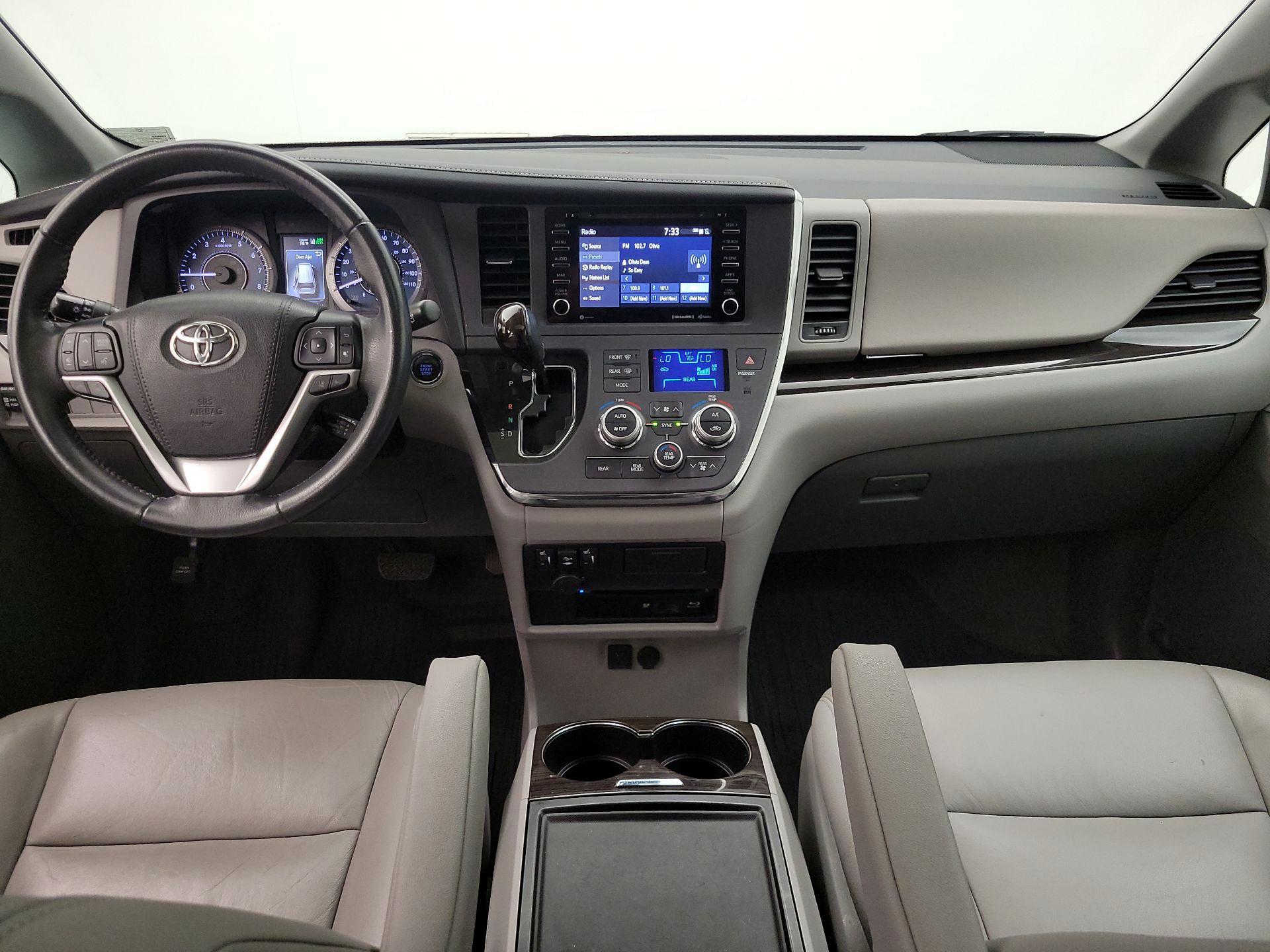 Thumbnail: 2018 Toyota Sienna - 9