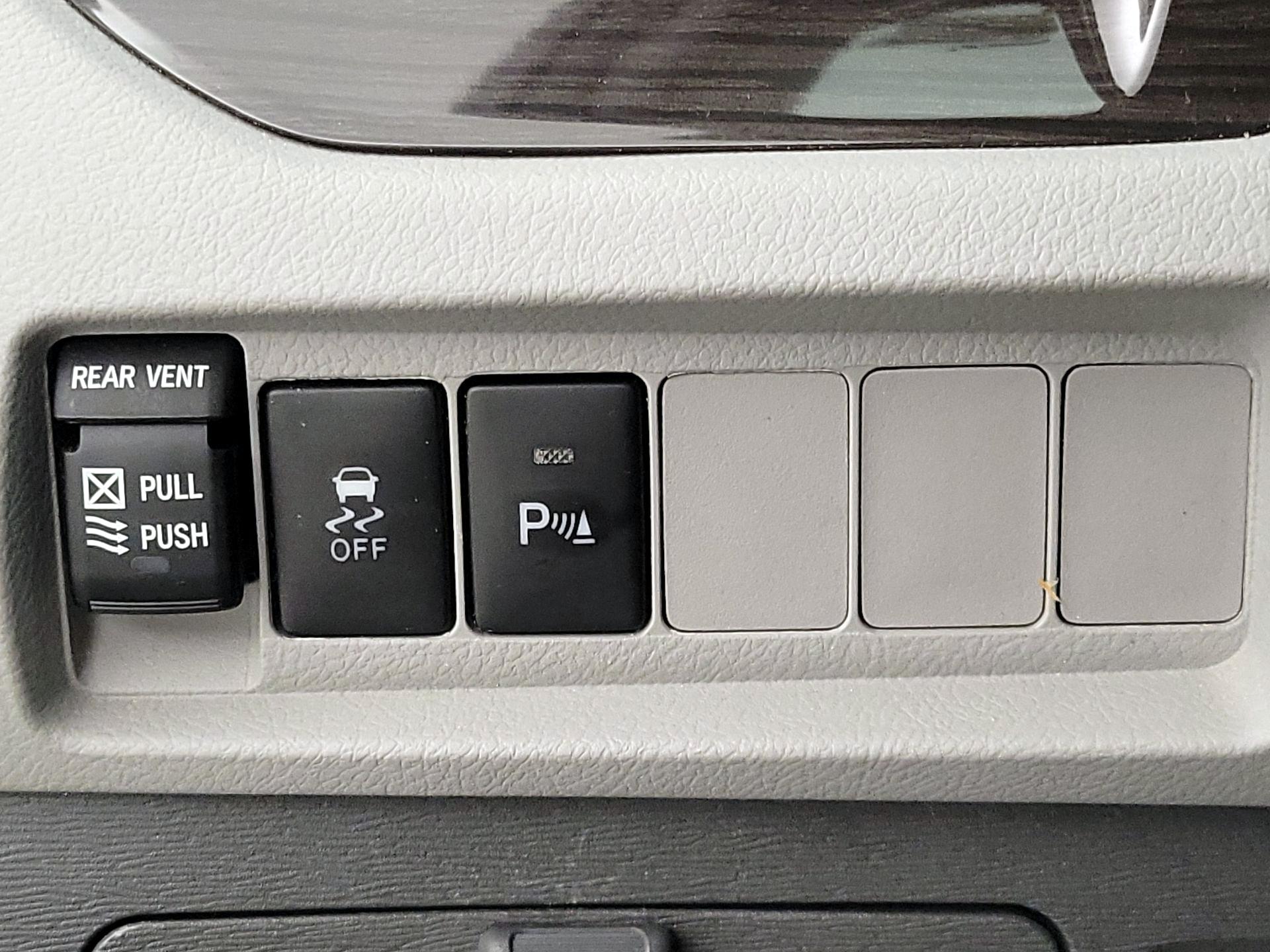 Thumbnail: 2018 Toyota Sienna - 13